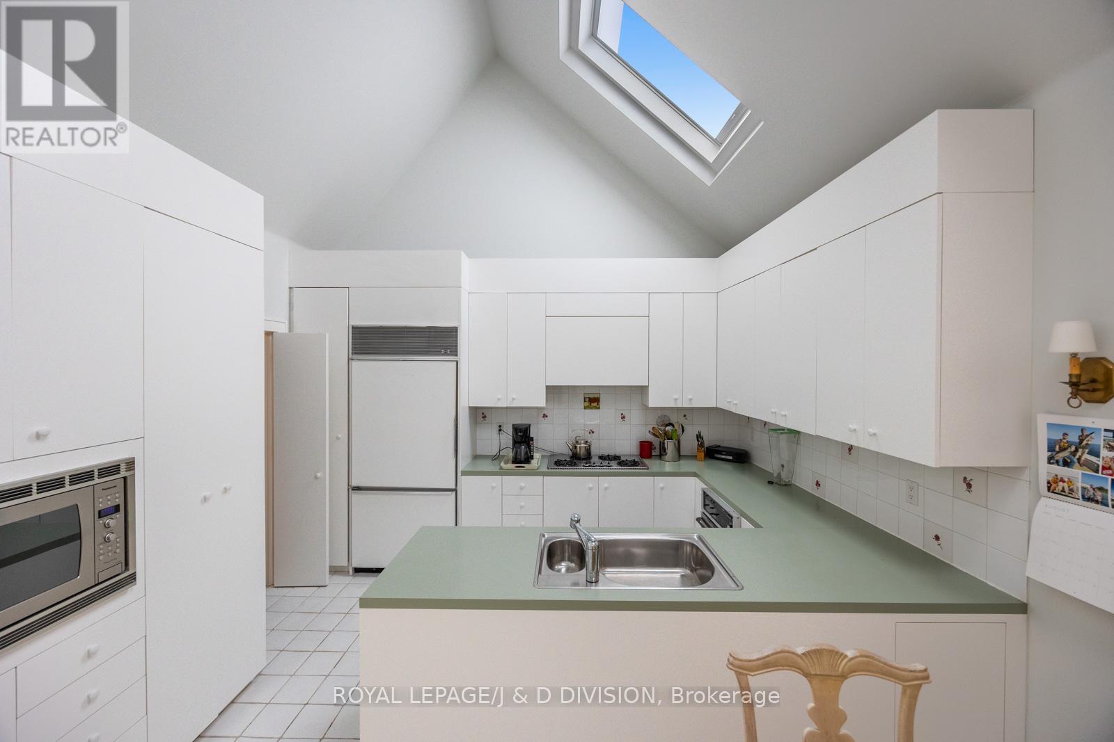 4 Highbourne Road, Toronto, Ontario  M5P 2J2 - Photo 37 - C12491888