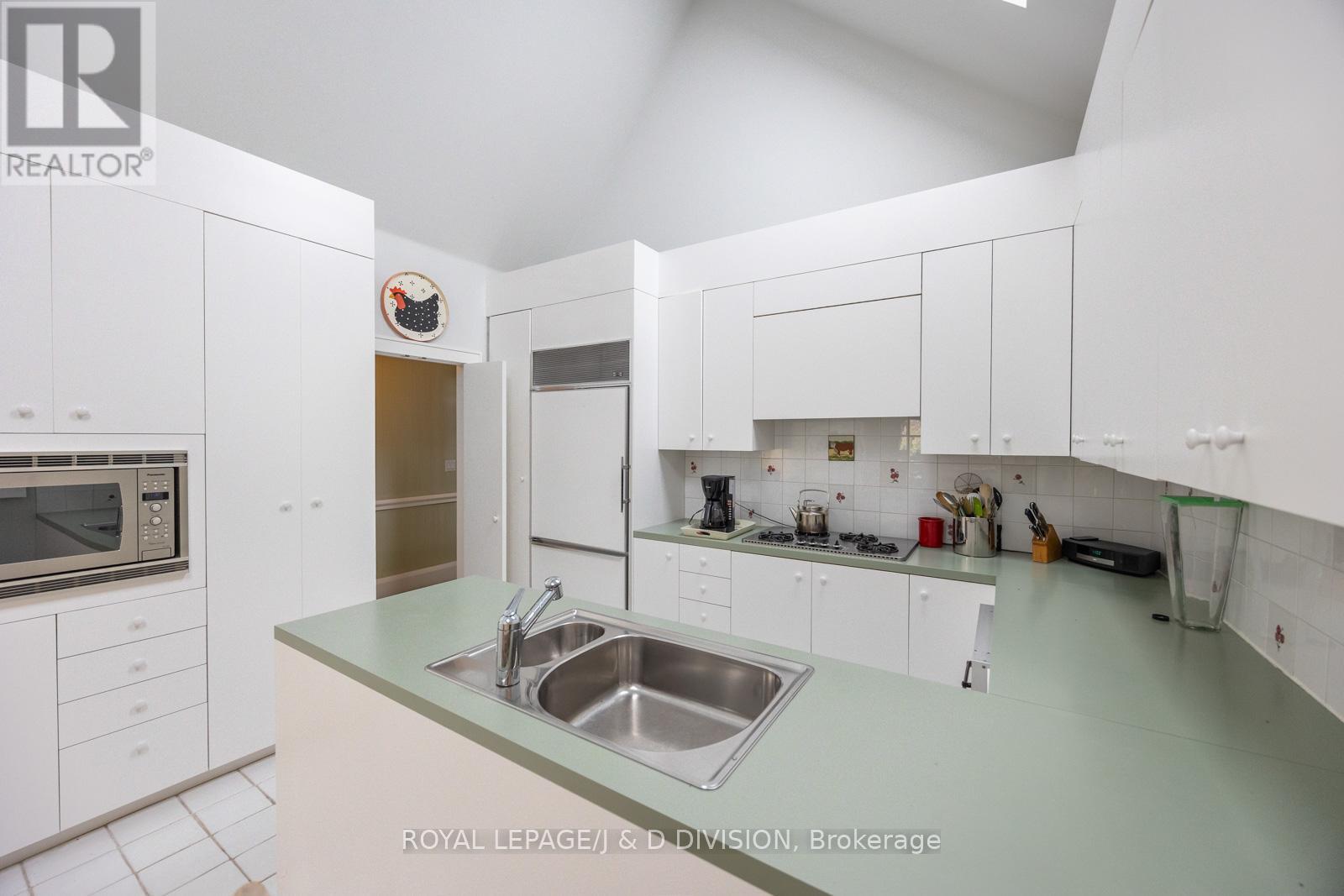 4 Highbourne Road, Toronto, Ontario  M5P 2J2 - Photo 38 - C12491888