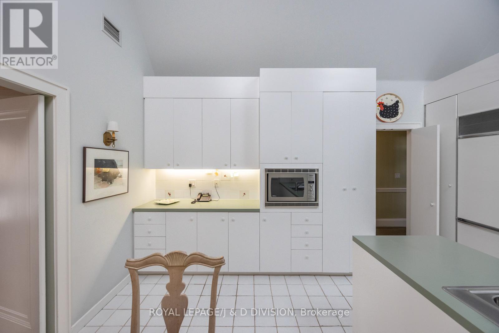 4 Highbourne Road, Toronto, Ontario  M5P 2J2 - Photo 39 - C12491888