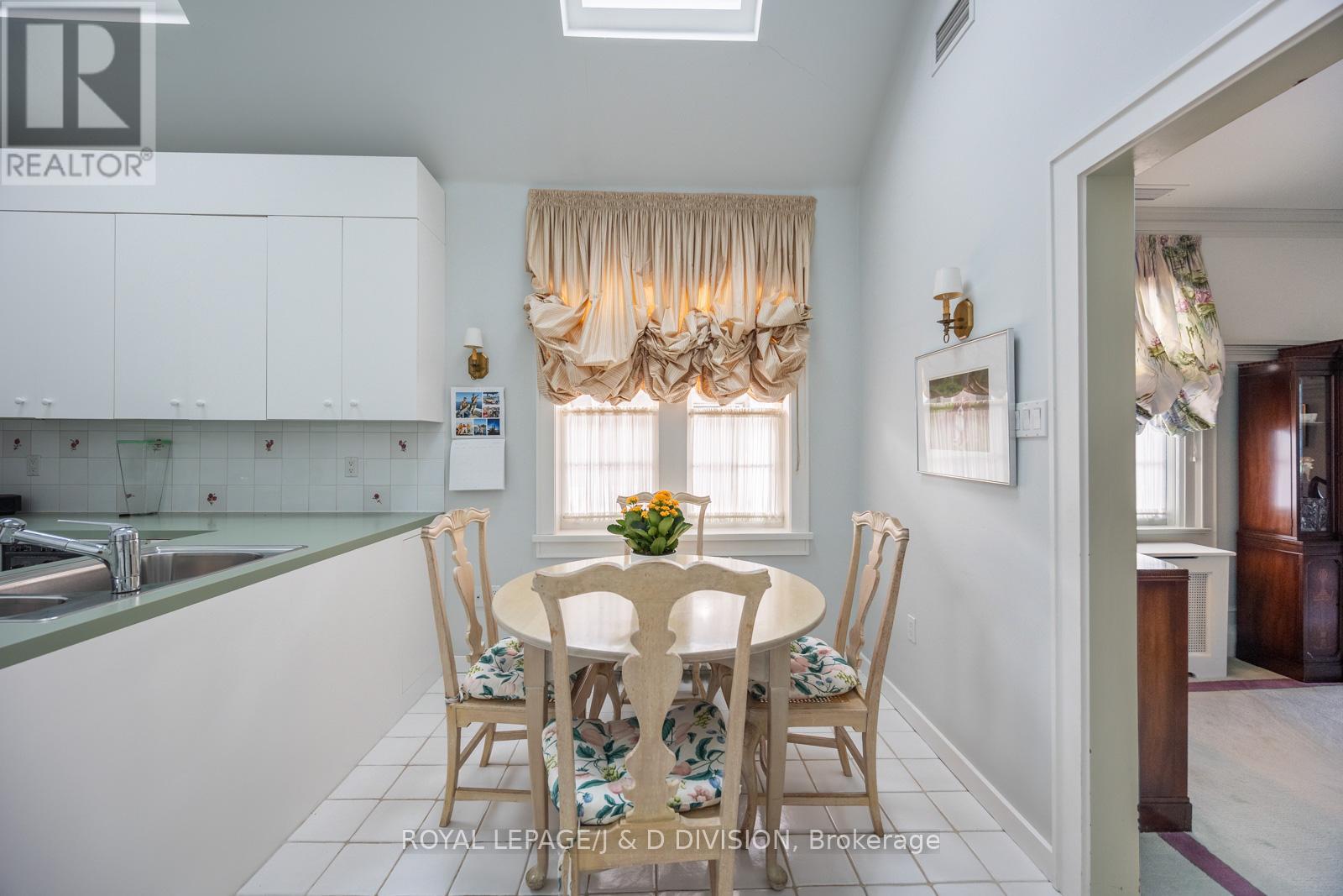 4 Highbourne Road, Toronto, Ontario  M5P 2J2 - Photo 40 - C12491888