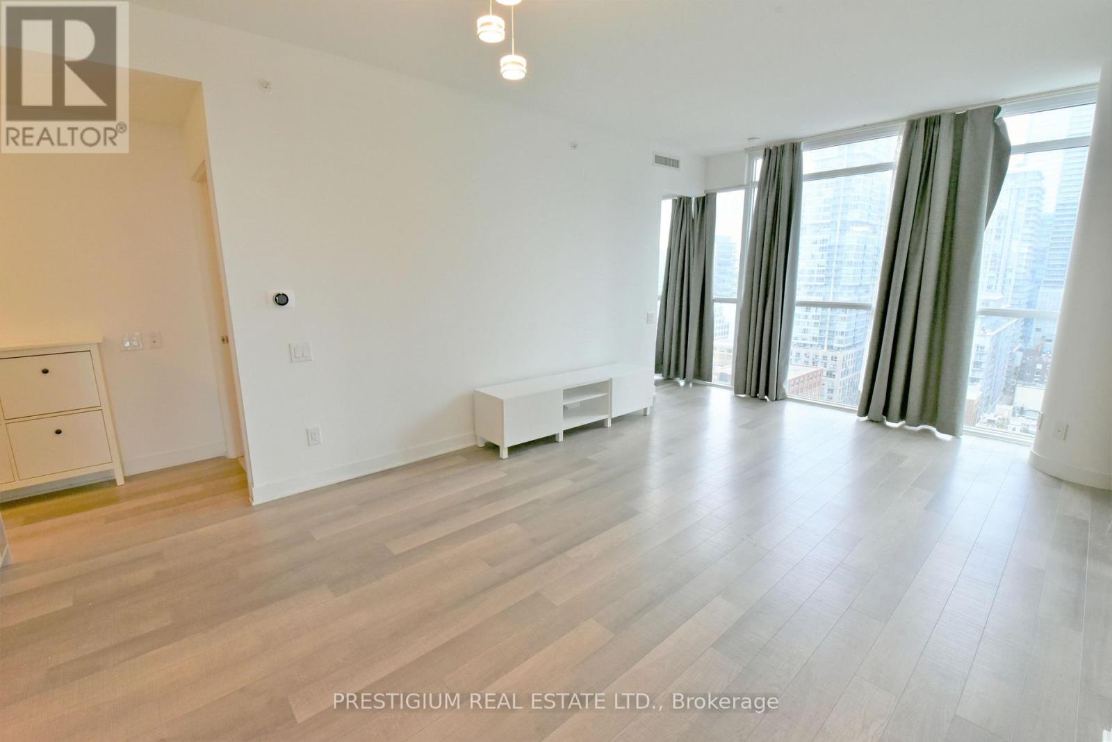 1910 - 290 Adelaide Street W, Toronto, Ontario  M5V 0P3 - Photo 4 - C12491906