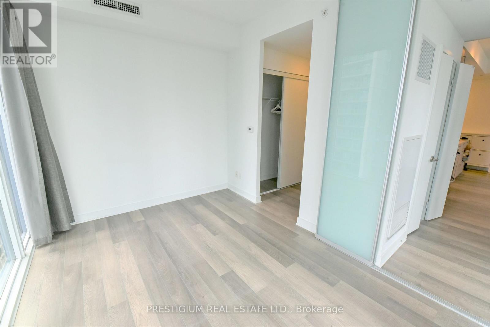 1910 - 290 Adelaide Street W, Toronto, Ontario  M5V 0P3 - Photo 6 - C12491906