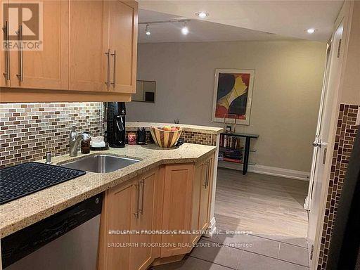 706 - 1001 Bay Street, Toronto, Ontario  M5S 3A6 - Photo 3 - C12491910