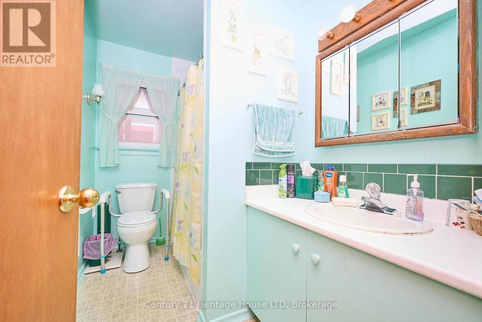 18 Court Street, Fort Erie, Ontario  L2A 2G4 - Photo 17 - X12492096