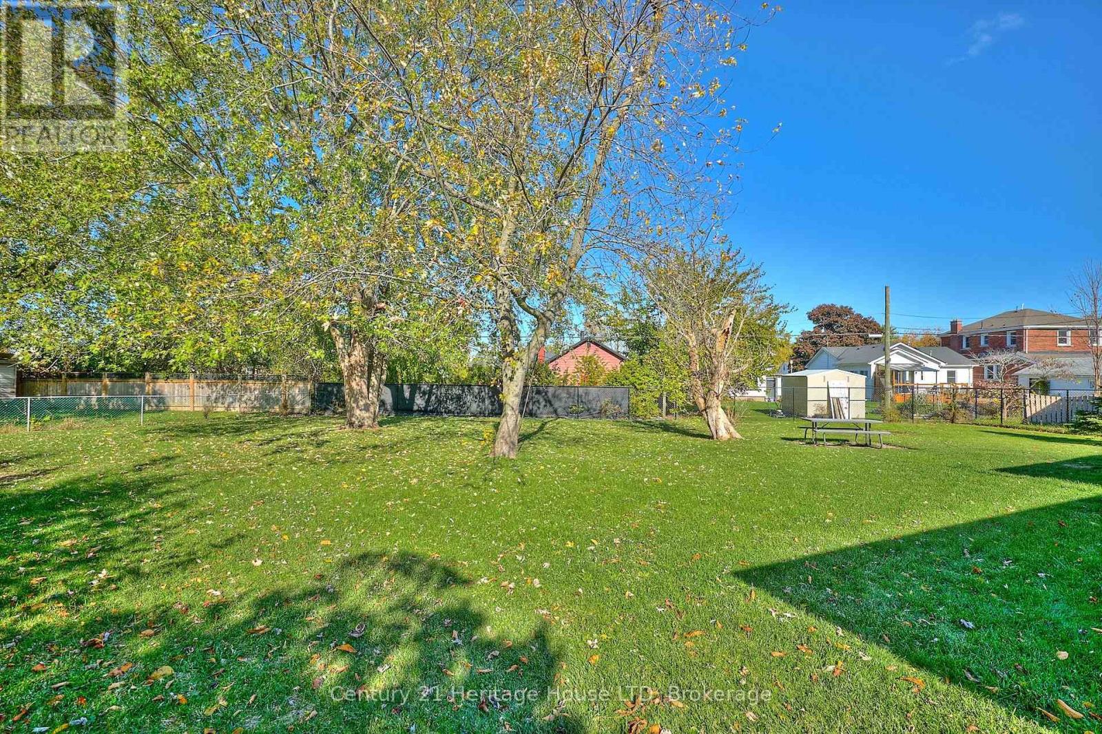 18 Court Street, Fort Erie, Ontario  L2A 2G4 - Photo 22 - X12492096