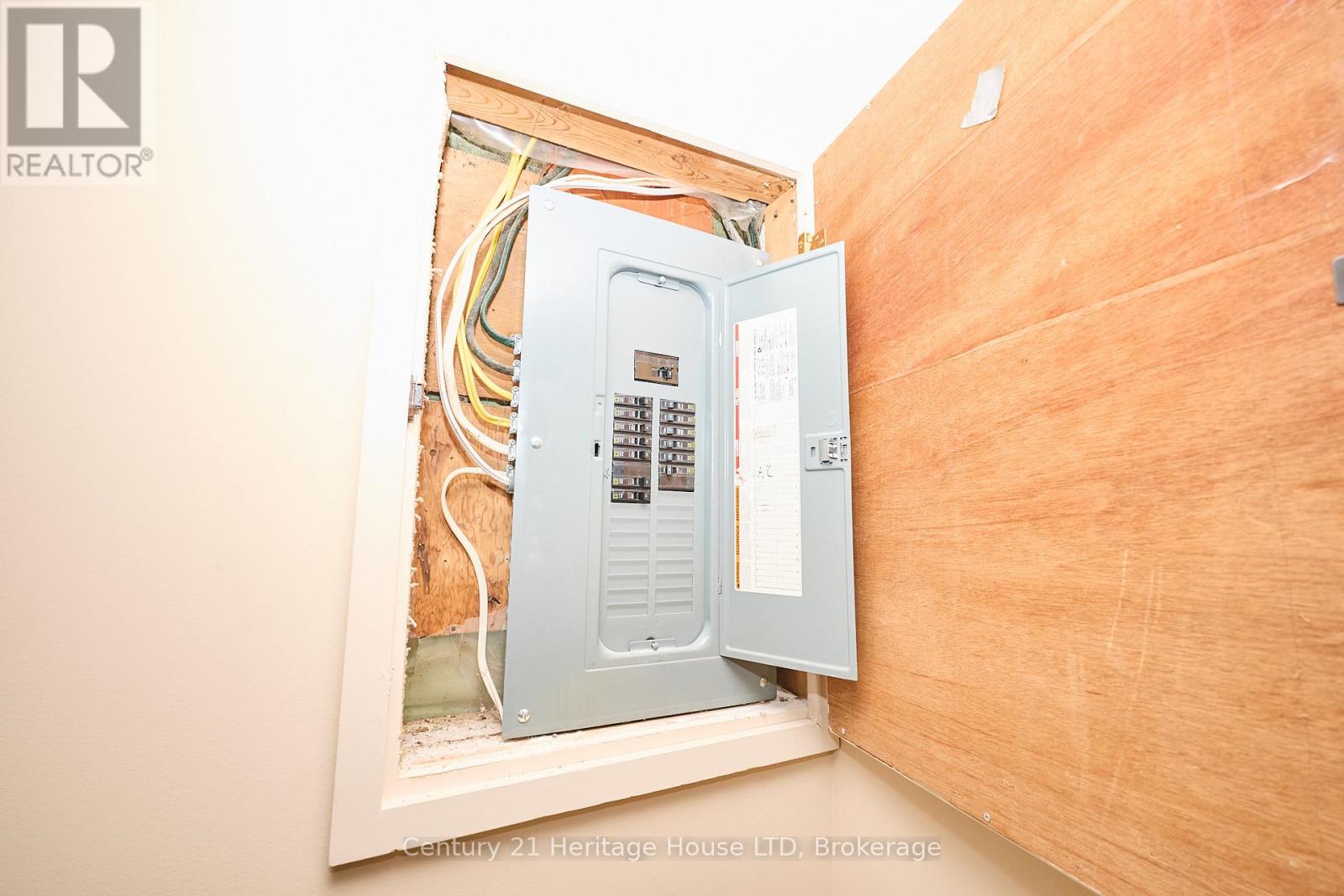 18 Court Street, Fort Erie, Ontario  L2A 2G4 - Photo 37 - X12492096