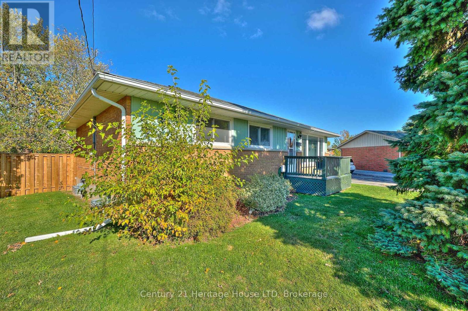 18 Court Street, Fort Erie, Ontario  L2A 2G4 - Photo 4 - X12492096