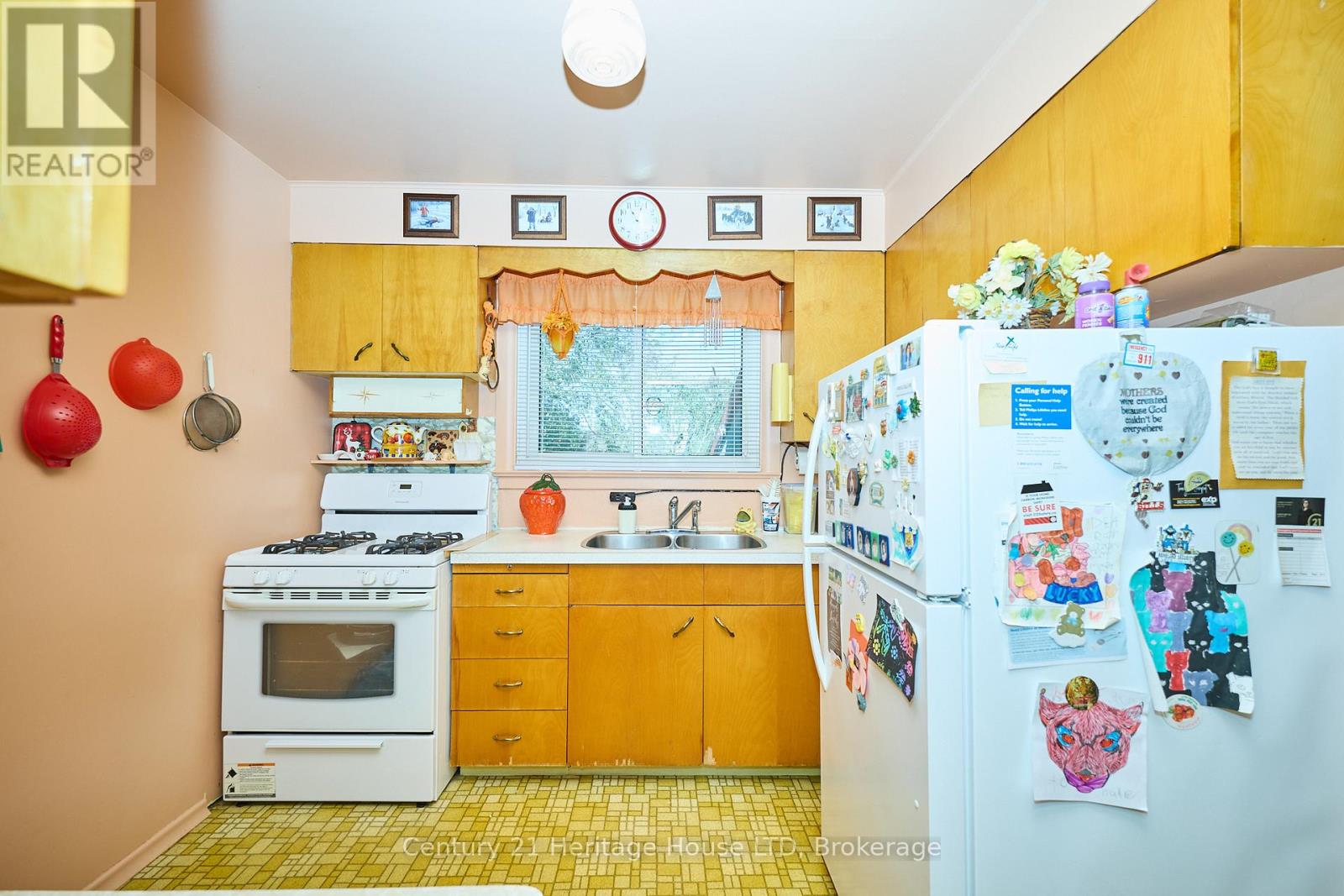 18 Court Street, Fort Erie, Ontario  L2A 2G4 - Photo 5 - X12492096