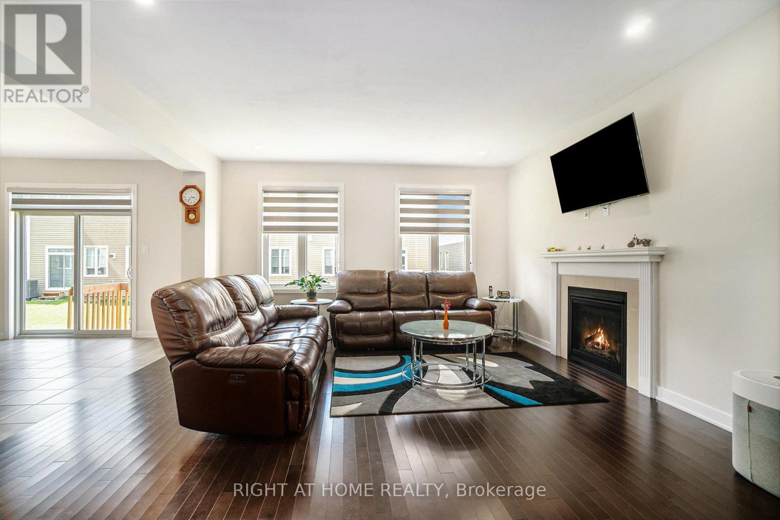 657 Terrier Circle, Ottawa, Ontario  K0A 2Z0 - Photo 5 - X12296390