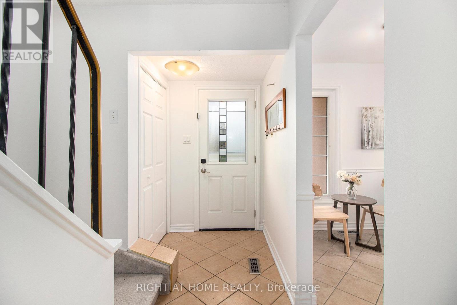 6357 St Louis Drive, Ottawa, Ontario  K1C 2X9 - Photo 5 - X12479102