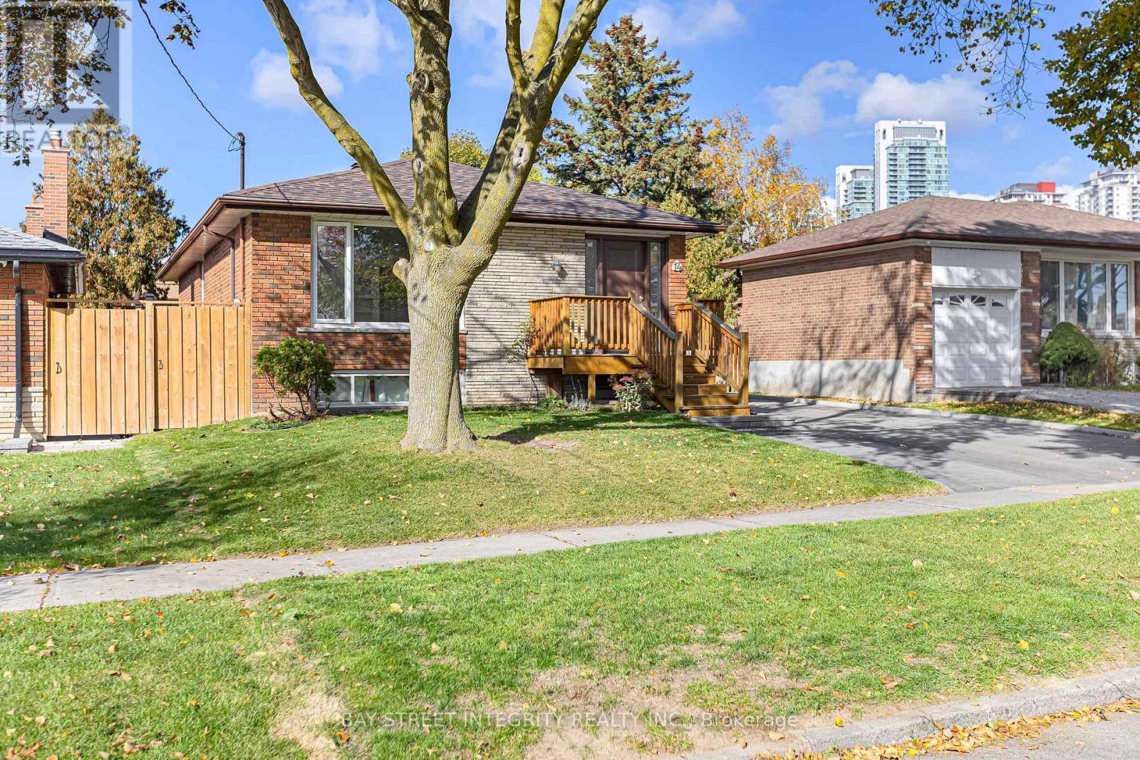 14 Madrid Street, Toronto, Ontario  M1P 4L8 - Photo 2 - E12491624