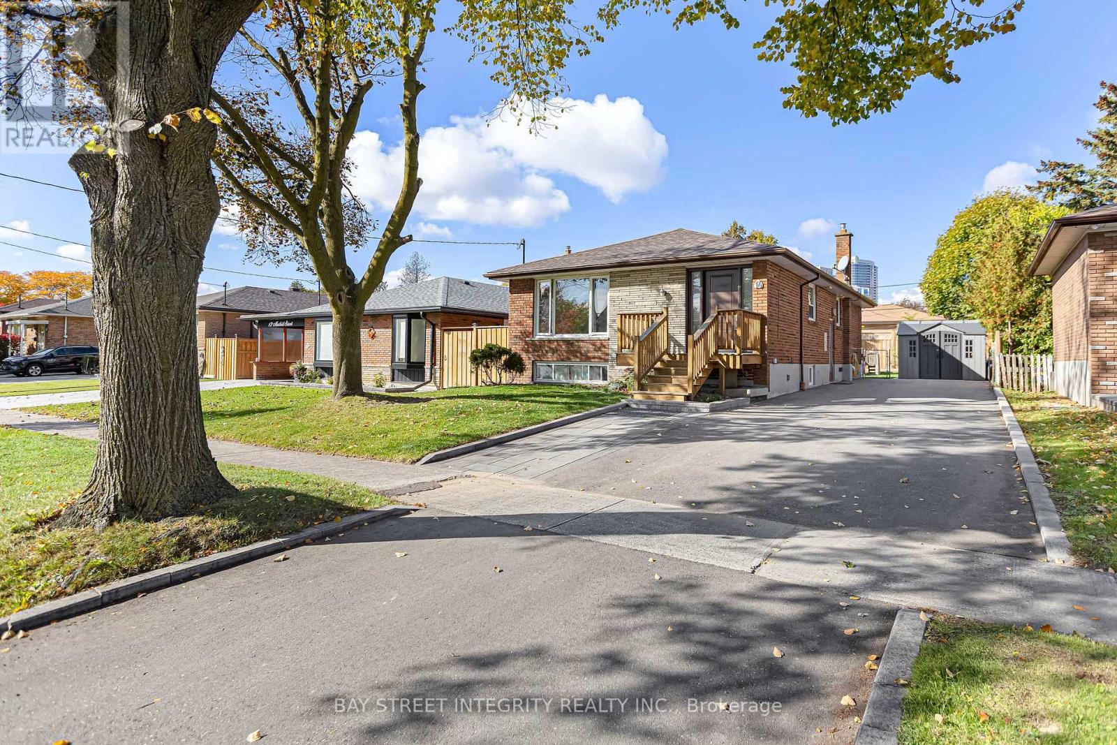 14 Madrid Street, Toronto, Ontario  M1P 4L8 - Photo 3 - E12491624