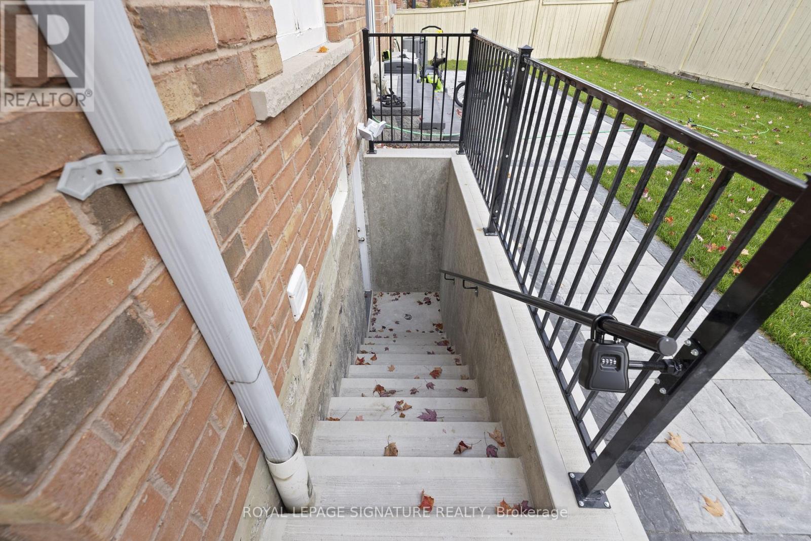 39 O'shea Crescent, Ajax, Ontario  L1T 4W7 - Photo 16 - E12491798