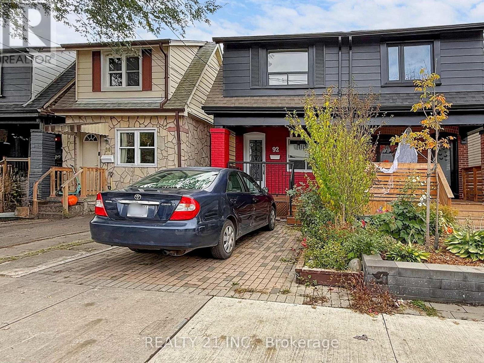 92 King Edward Ave Avenue, Toronto, Ontario  M4C 5J6 - Photo 3 - E12491916