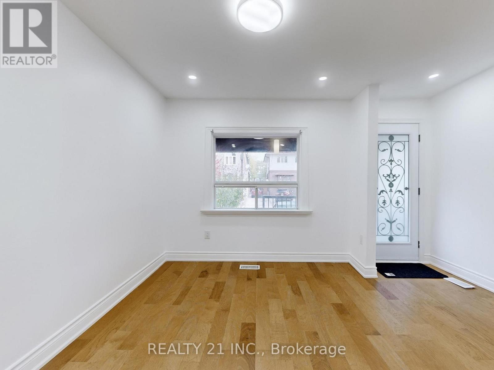 92 King Edward Ave Avenue, Toronto, Ontario  M4C 5J6 - Photo 9 - E12491916