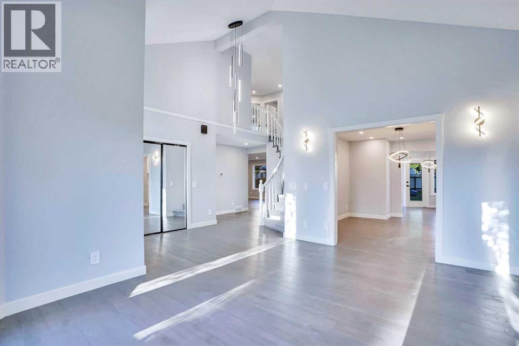 194 Woodbriar Circle Sw, Calgary, Alberta  T2W 6A7 - Photo 1 - A2222471