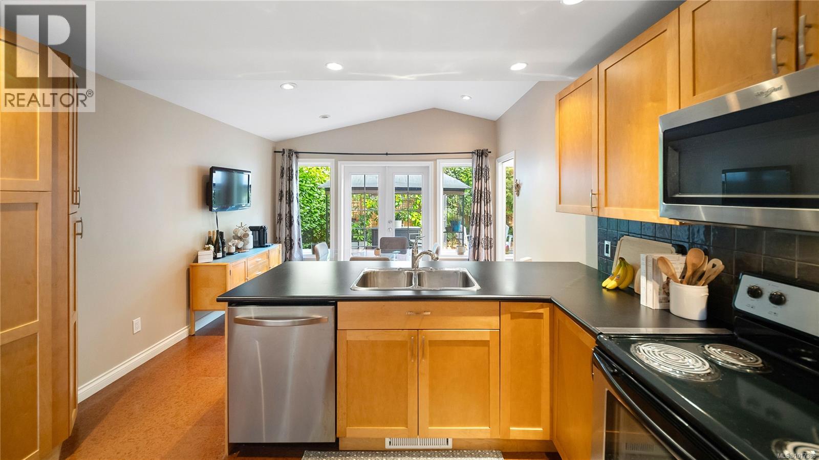 1716 Bay St, Victoria, British Columbia V8R 2C1 - Photo 7 - 1017386