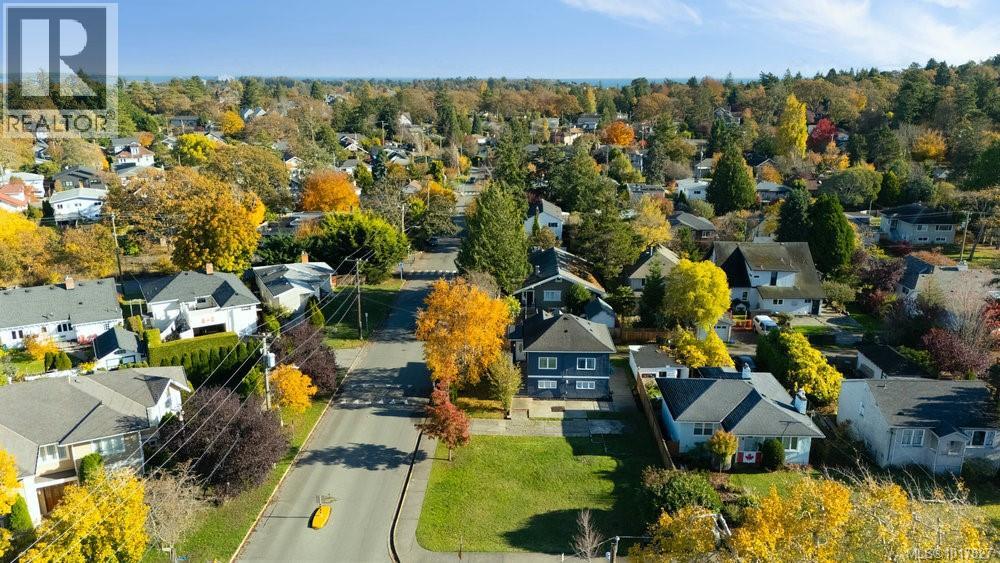 1865 Quamichan St, Victoria, British Columbia  V8S 2B7 - Photo 2 - 1017827