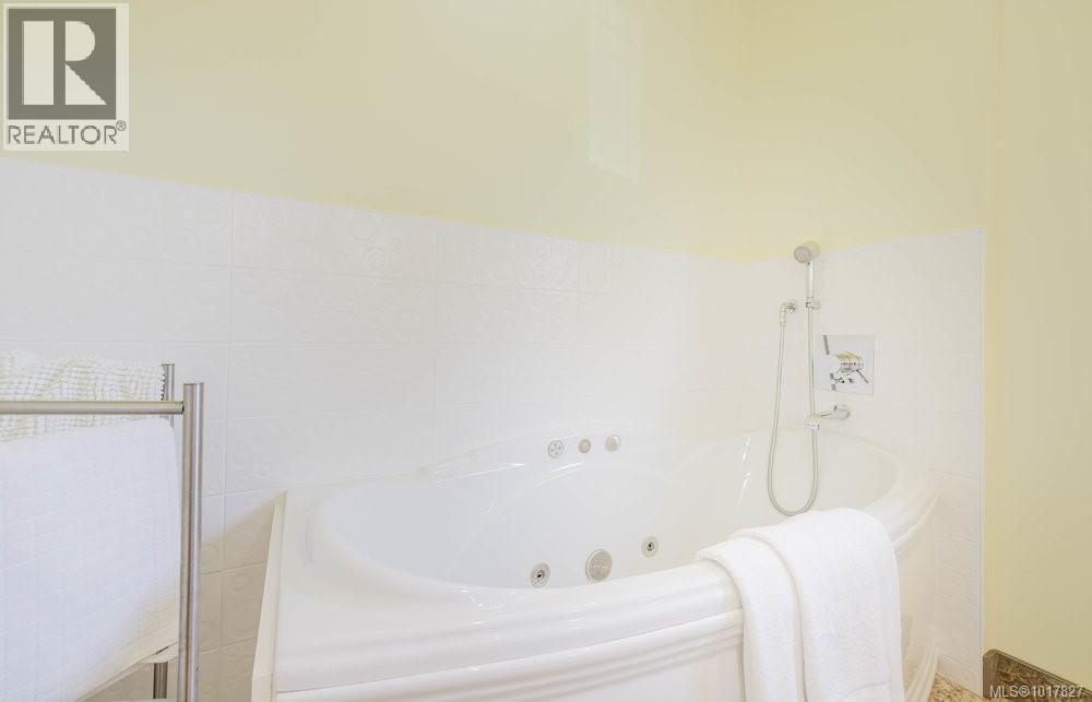 1865 Quamichan St, Victoria, British Columbia  V8S 2B7 - Photo 11 - 1017827