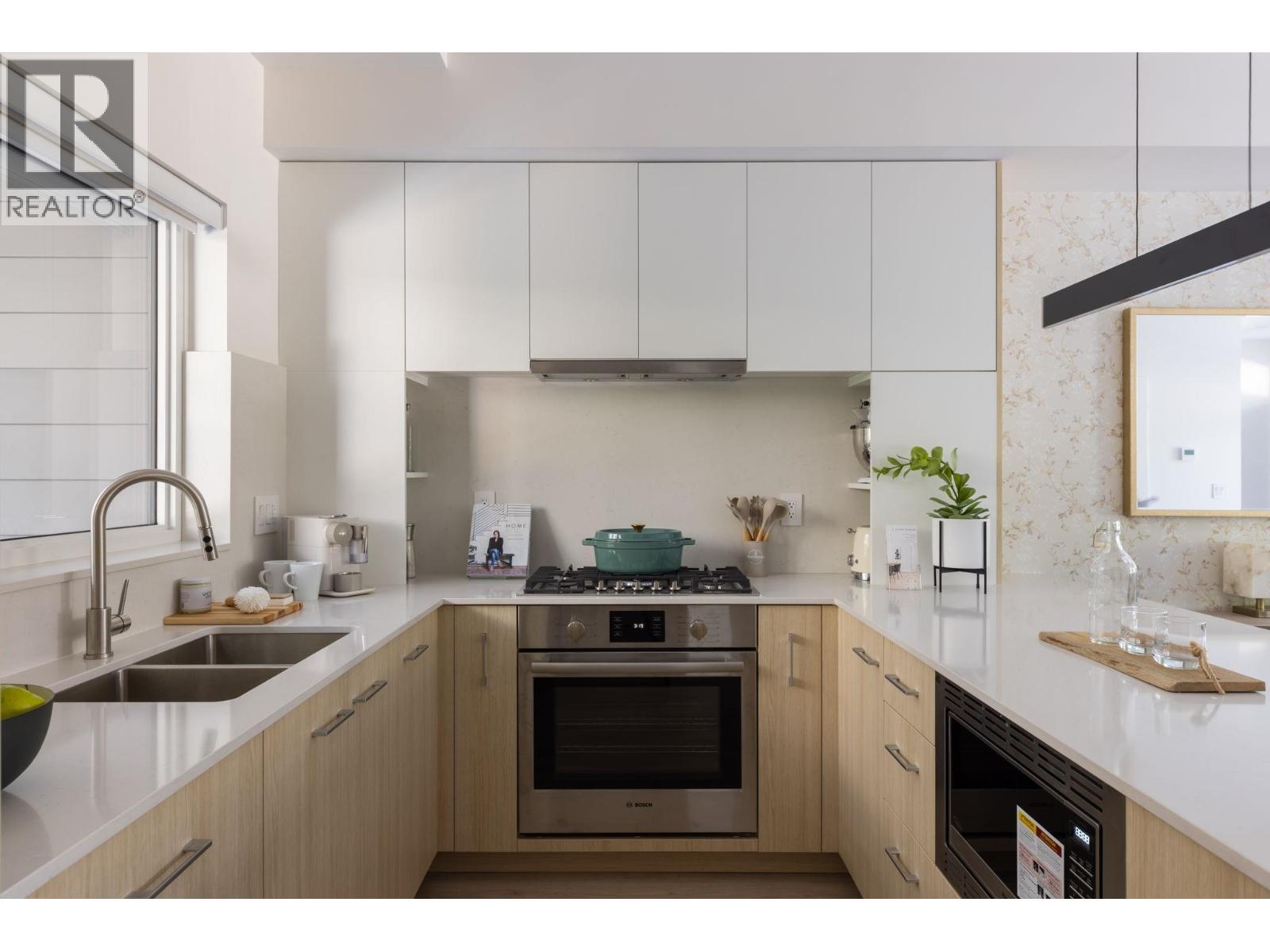 102 342 Mountain Highway, North Vancouver, British Columbia  V7J 2K8 - Photo 4 - R3062639