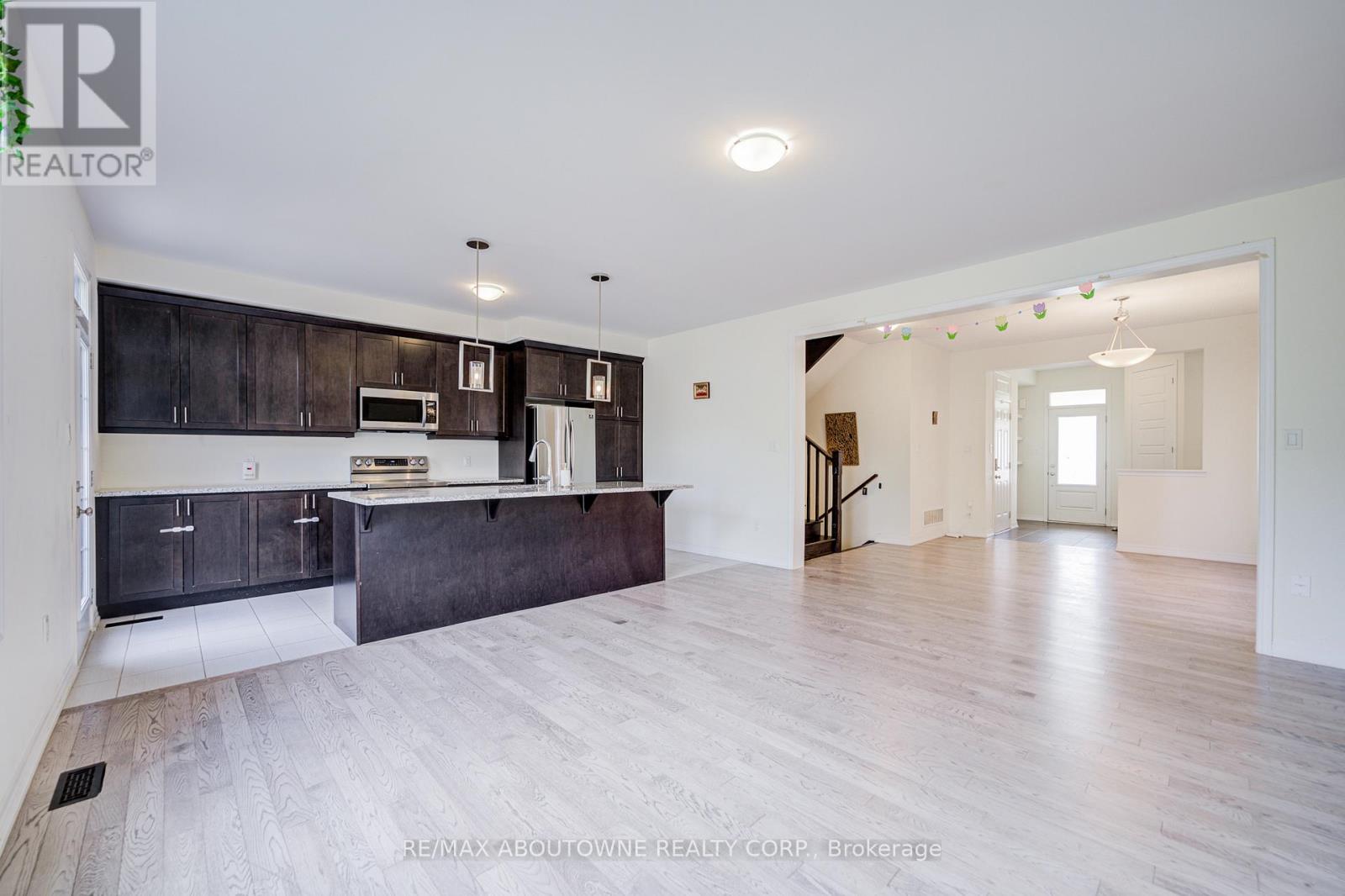 3457 Eternity Way, Oakville, Ontario  L6H 0Y2 - Photo 13 - W12391336