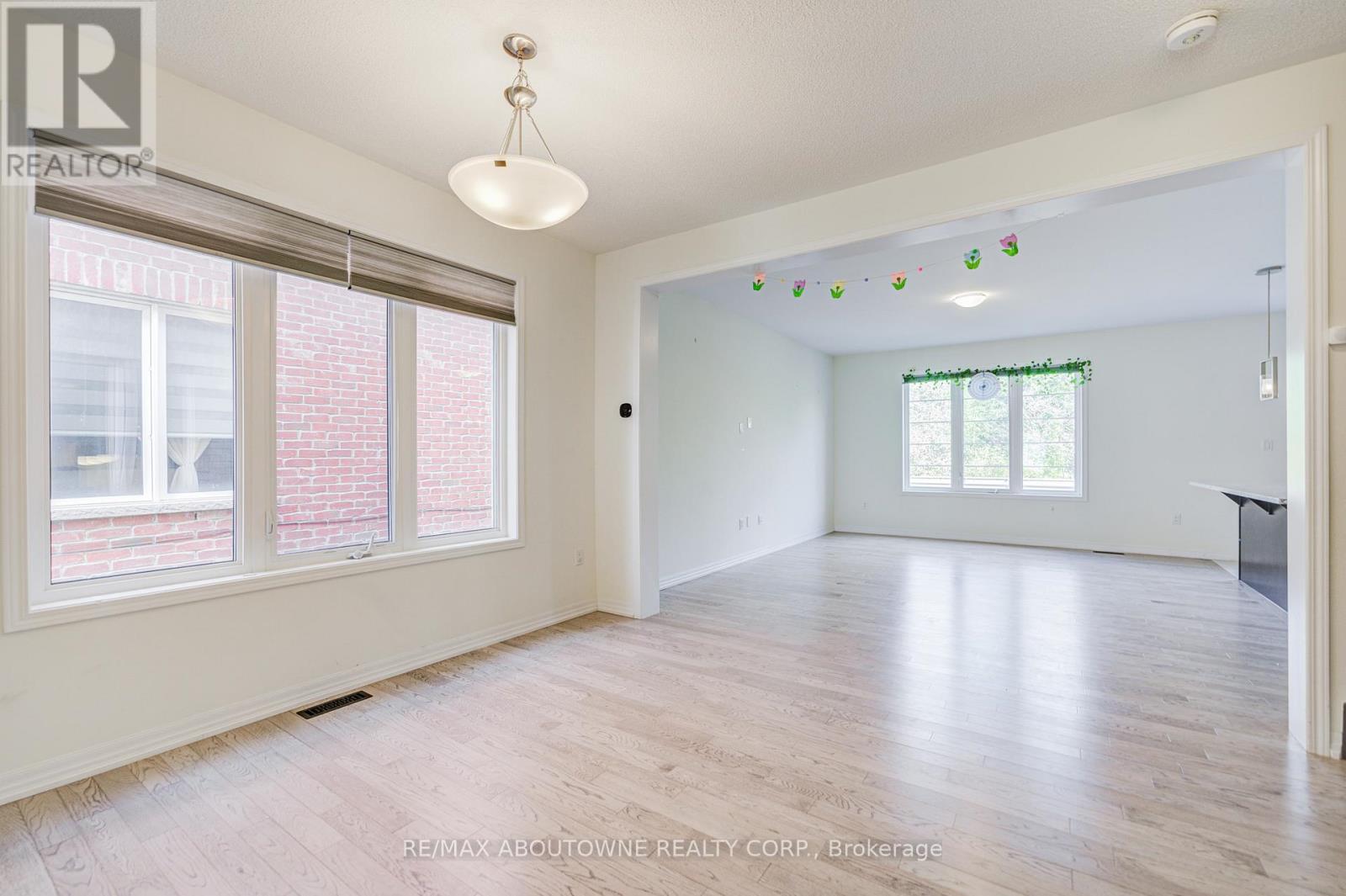 3457 Eternity Way, Oakville, Ontario  L6H 0Y2 - Photo 9 - W12391336