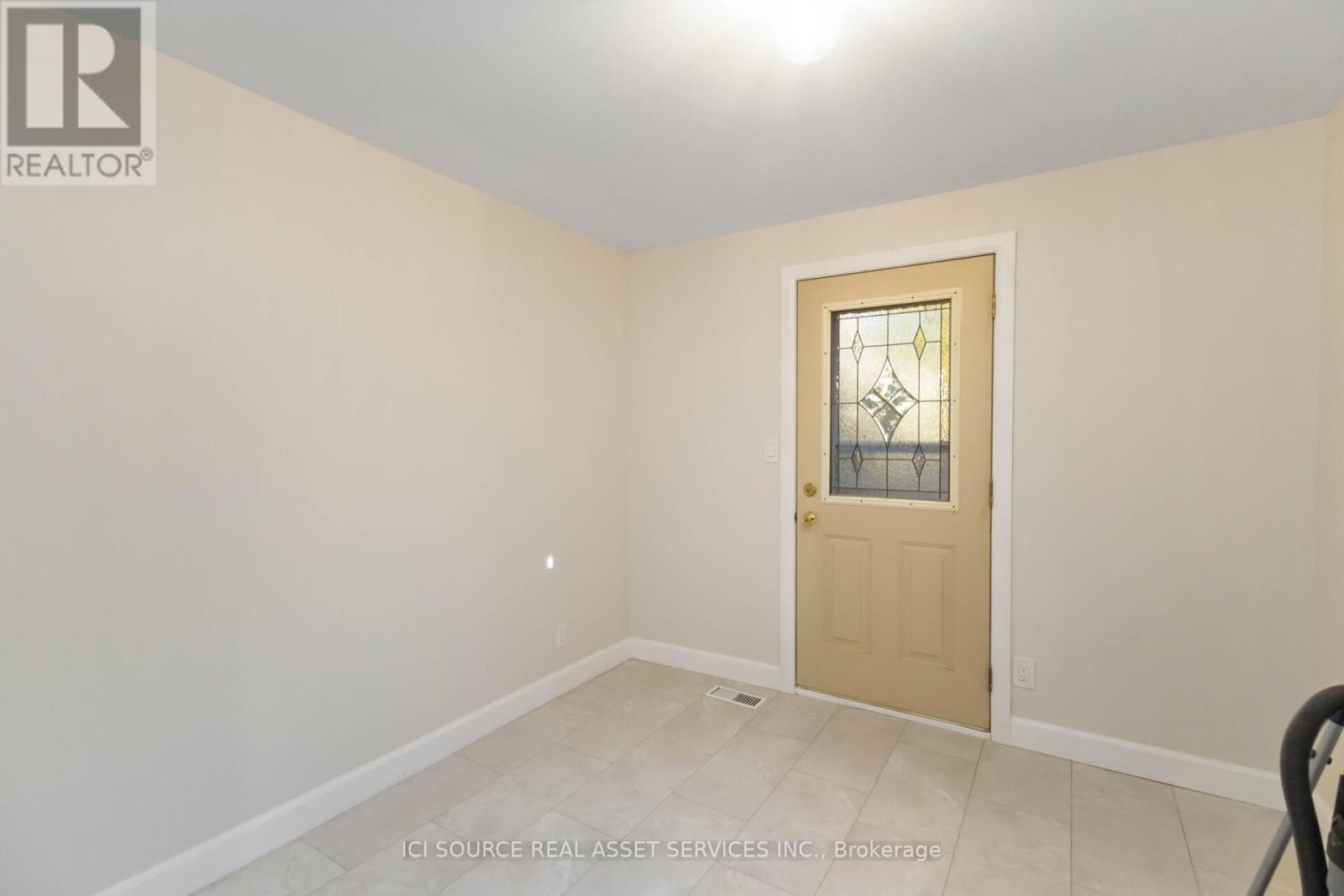 Photo 14 of 32 for 412 Grosvenor Street