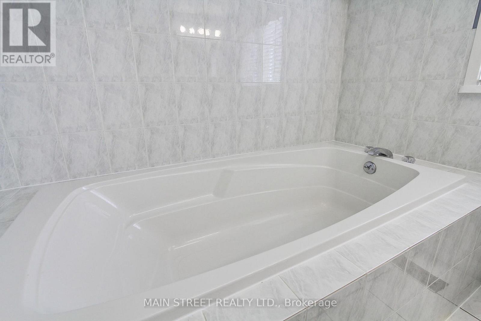 241 Andrew Street, Newmarket, Ontario  L3Y 1H1 - Photo 22 - N12491598