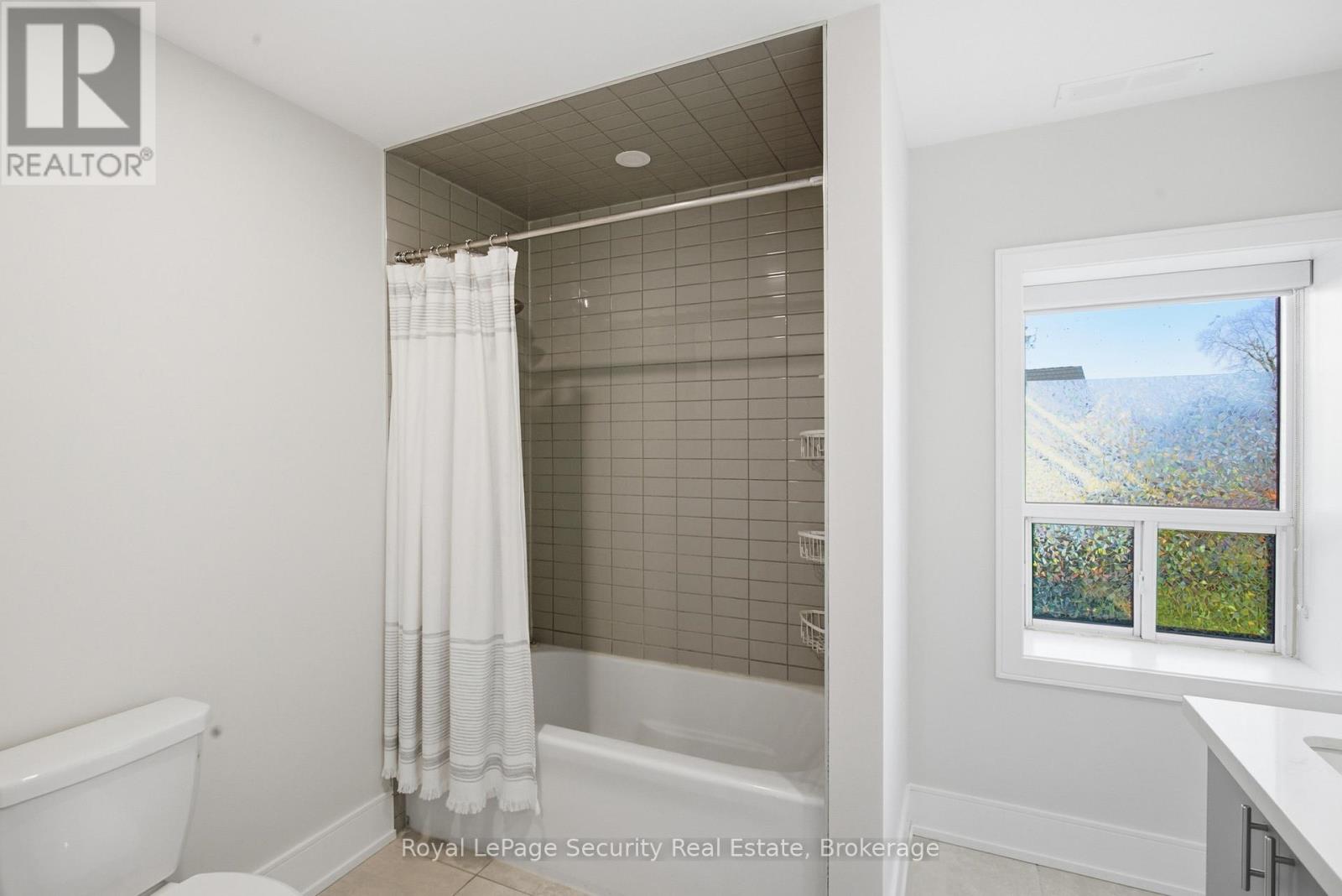 B - 185 Main Street, King (Schomberg), Ontario  L0G 1T0 - Photo 19 - N12491732