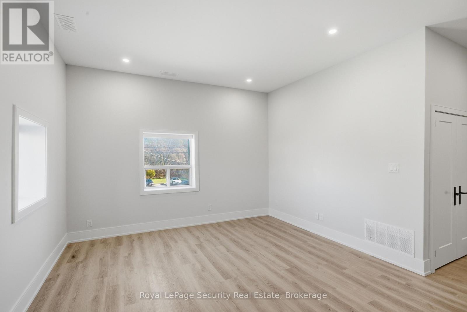 B - 185 Main Street, King (Schomberg), Ontario  L0G 1T0 - Photo 5 - N12491732