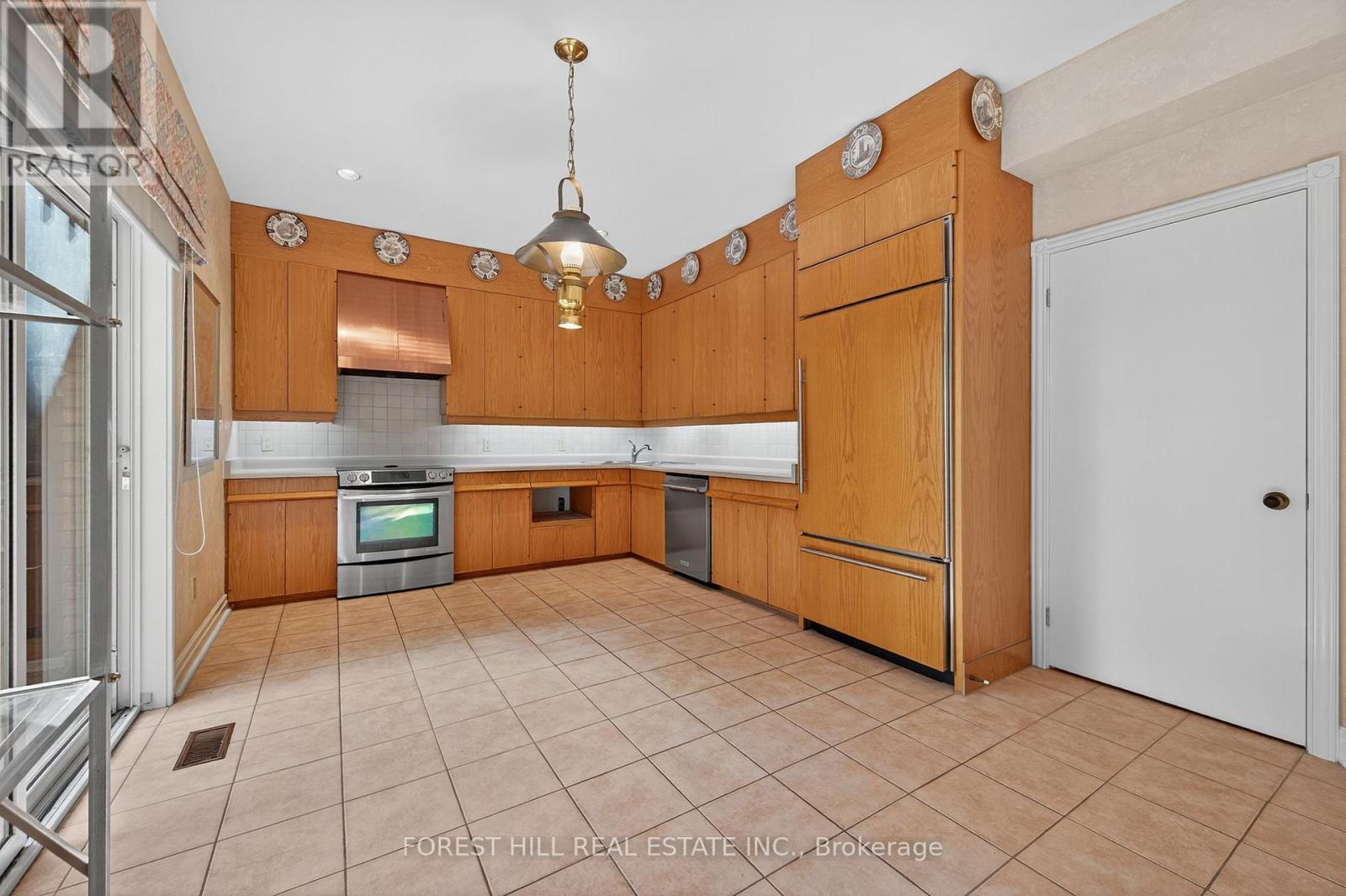 124 Forest Ridge Road, Richmond Hill, Ontario  L4E 3L8 - Photo 8 - N12491750