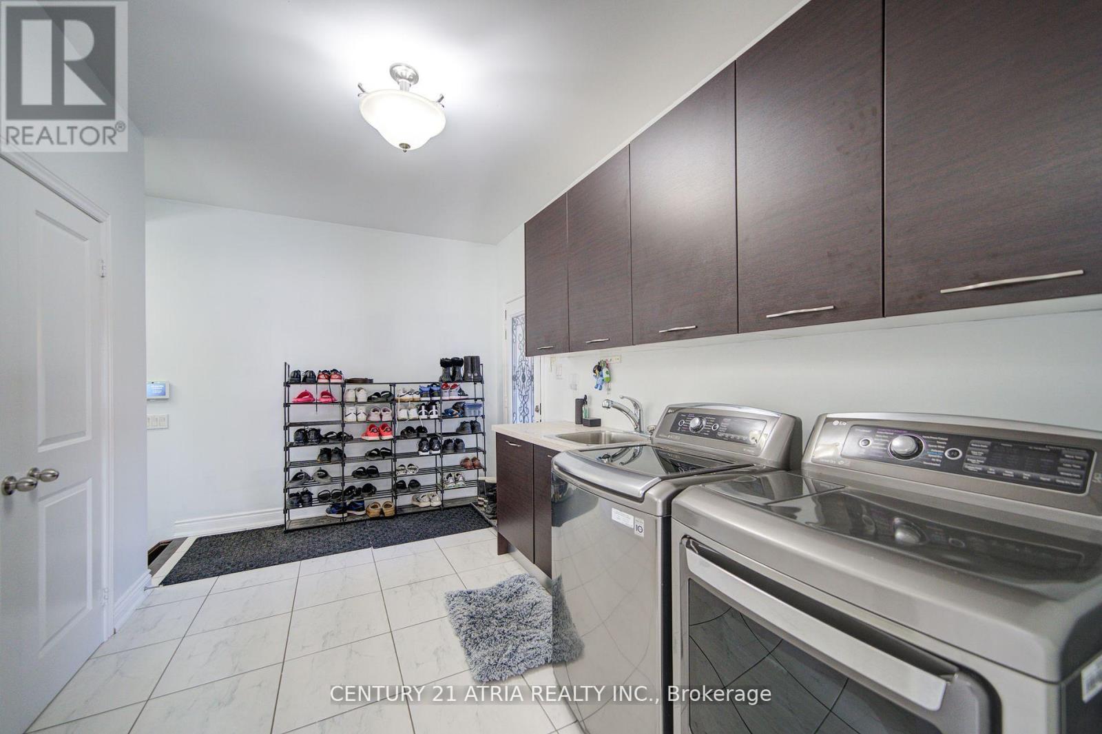 10 Gladys Rolling Avenue, East Gwillimbury (Mt Albert), Ontario  L0G 1M0 - Photo 19 - N12491858