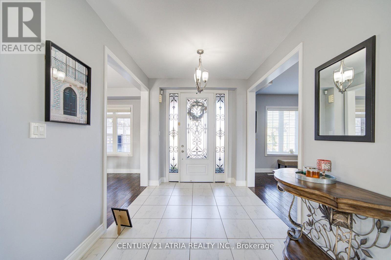 10 Gladys Rolling Avenue, East Gwillimbury (Mt Albert), Ontario  L0G 1M0 - Photo 2 - N12491858