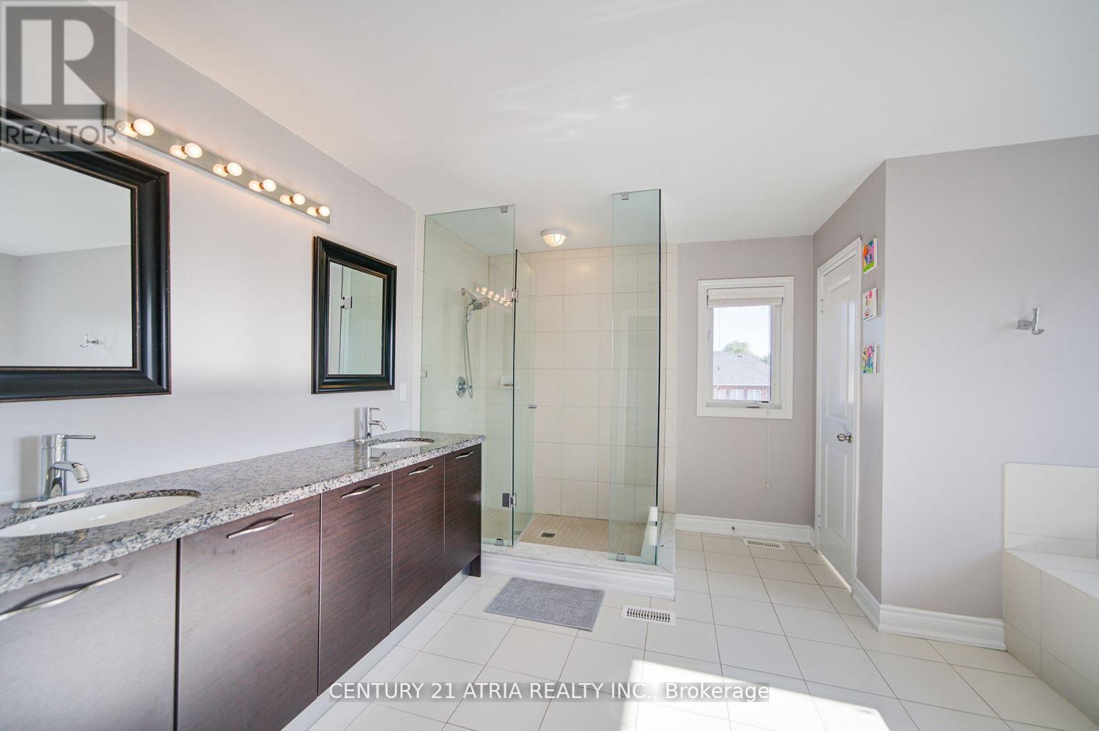 10 Gladys Rolling Avenue, East Gwillimbury (Mt Albert), Ontario  L0G 1M0 - Photo 26 - N12491858