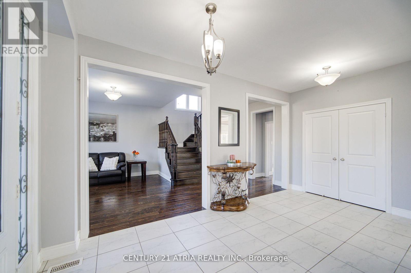 10 Gladys Rolling Avenue, East Gwillimbury (Mt Albert), Ontario  L0G 1M0 - Photo 4 - N12491858