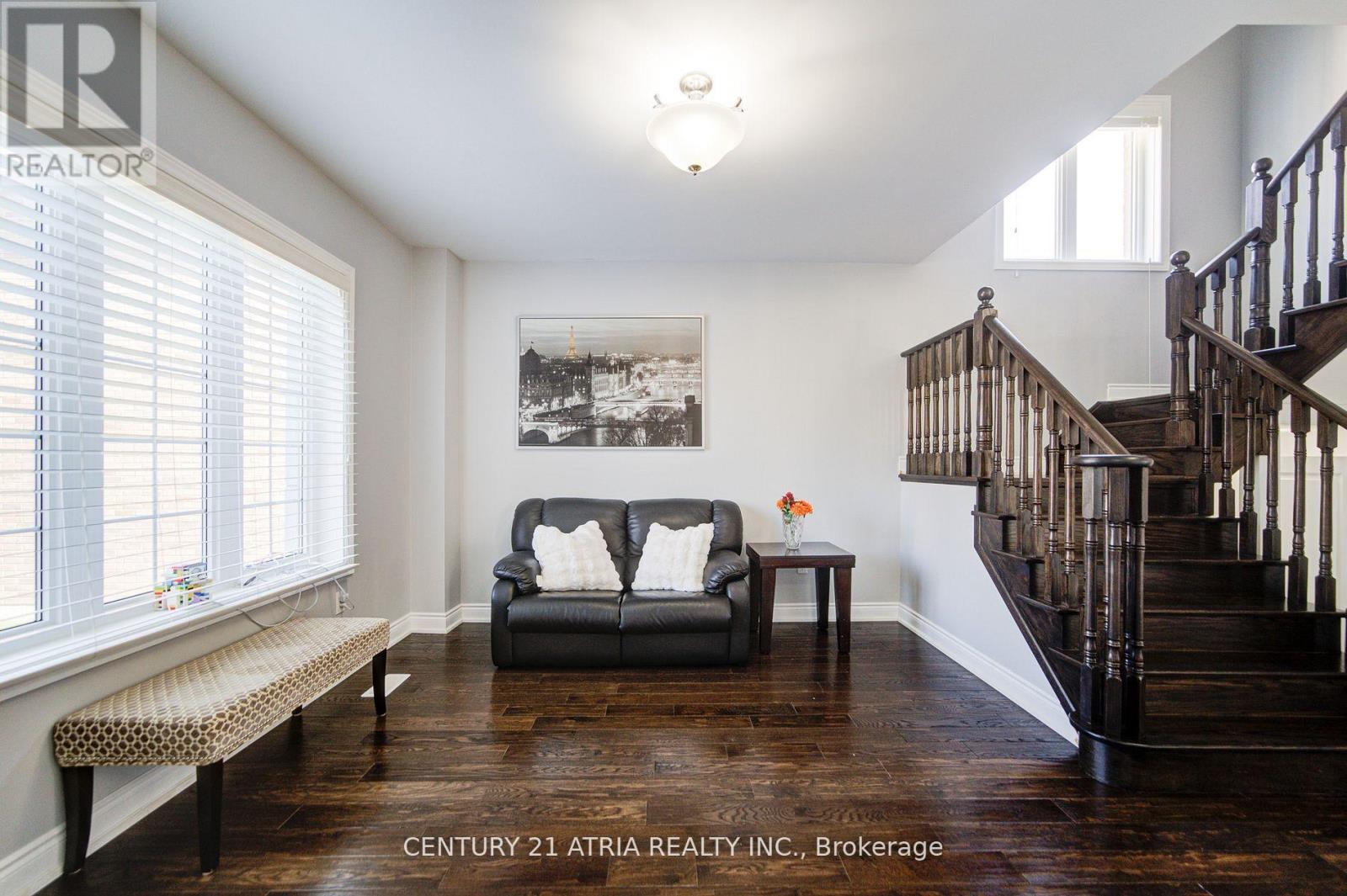 10 Gladys Rolling Avenue, East Gwillimbury (Mt Albert), Ontario  L0G 1M0 - Photo 5 - N12491858