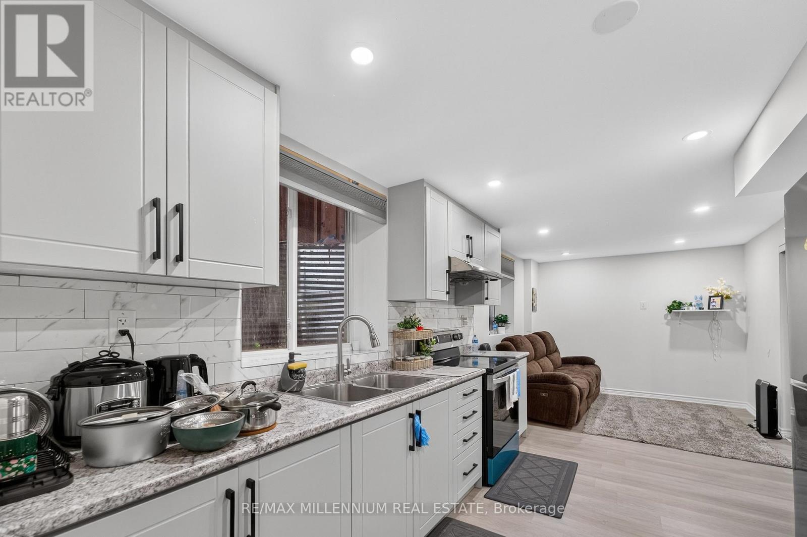 66 Armstrong Crescent, Bradford West Gwillimbury (Bradford), Ontario  L3Z 0L2 - Photo 4 - N12491912