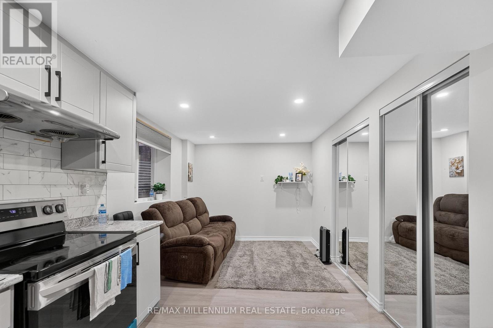 66 Armstrong Crescent, Bradford West Gwillimbury (Bradford), Ontario  L3Z 0L2 - Photo 6 - N12491912