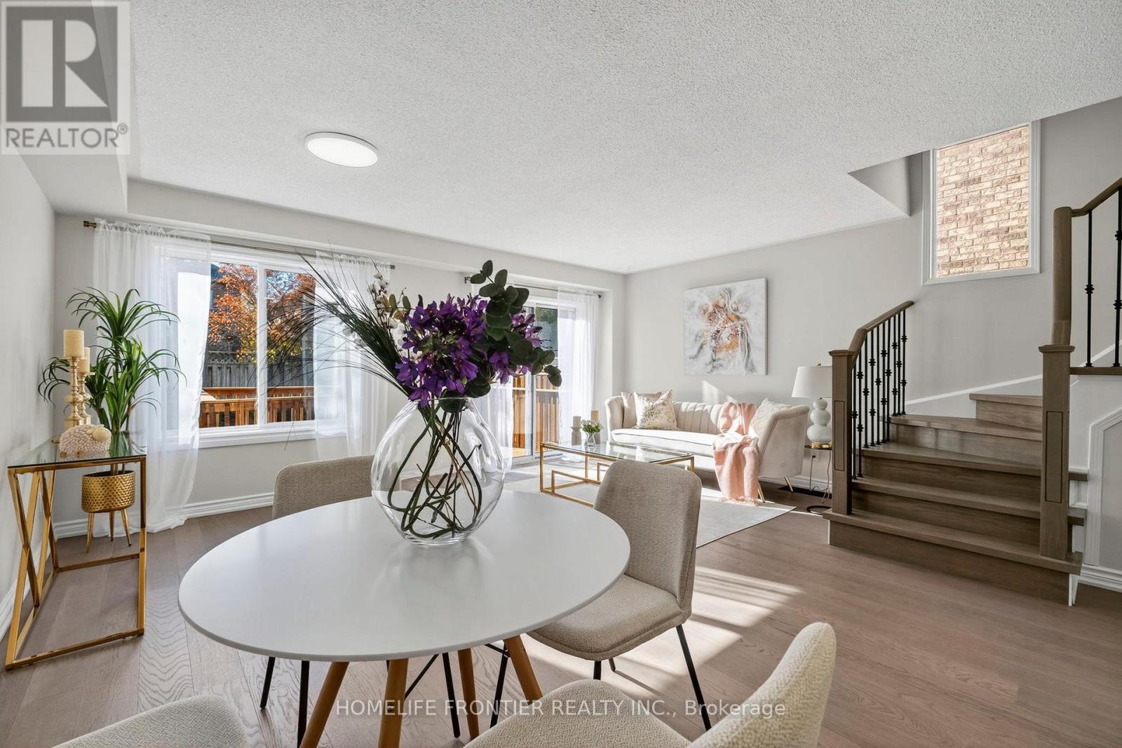 19 Bowler Street, Aurora, Ontario  L4G 7J2 - Photo 7 - N12491948