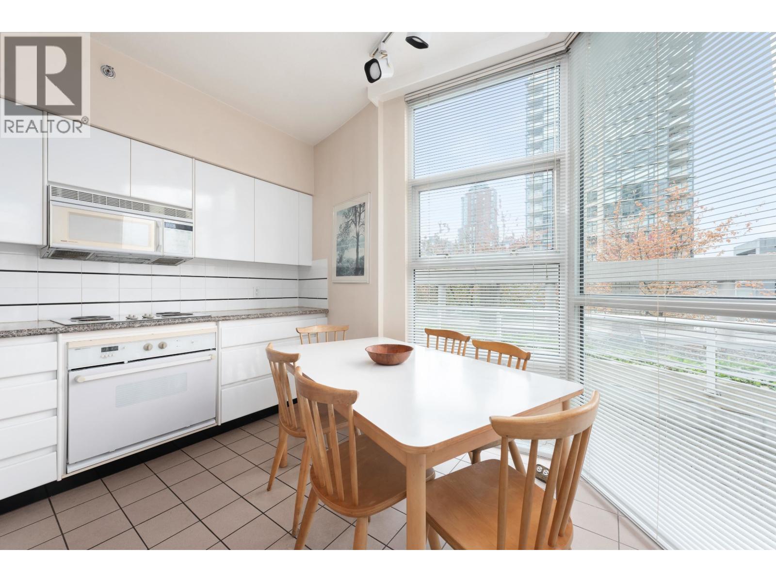 201 1788 W Georgia Street, Vancouver, British Columbia  V6G 2V7 - Photo 10 - R3063262