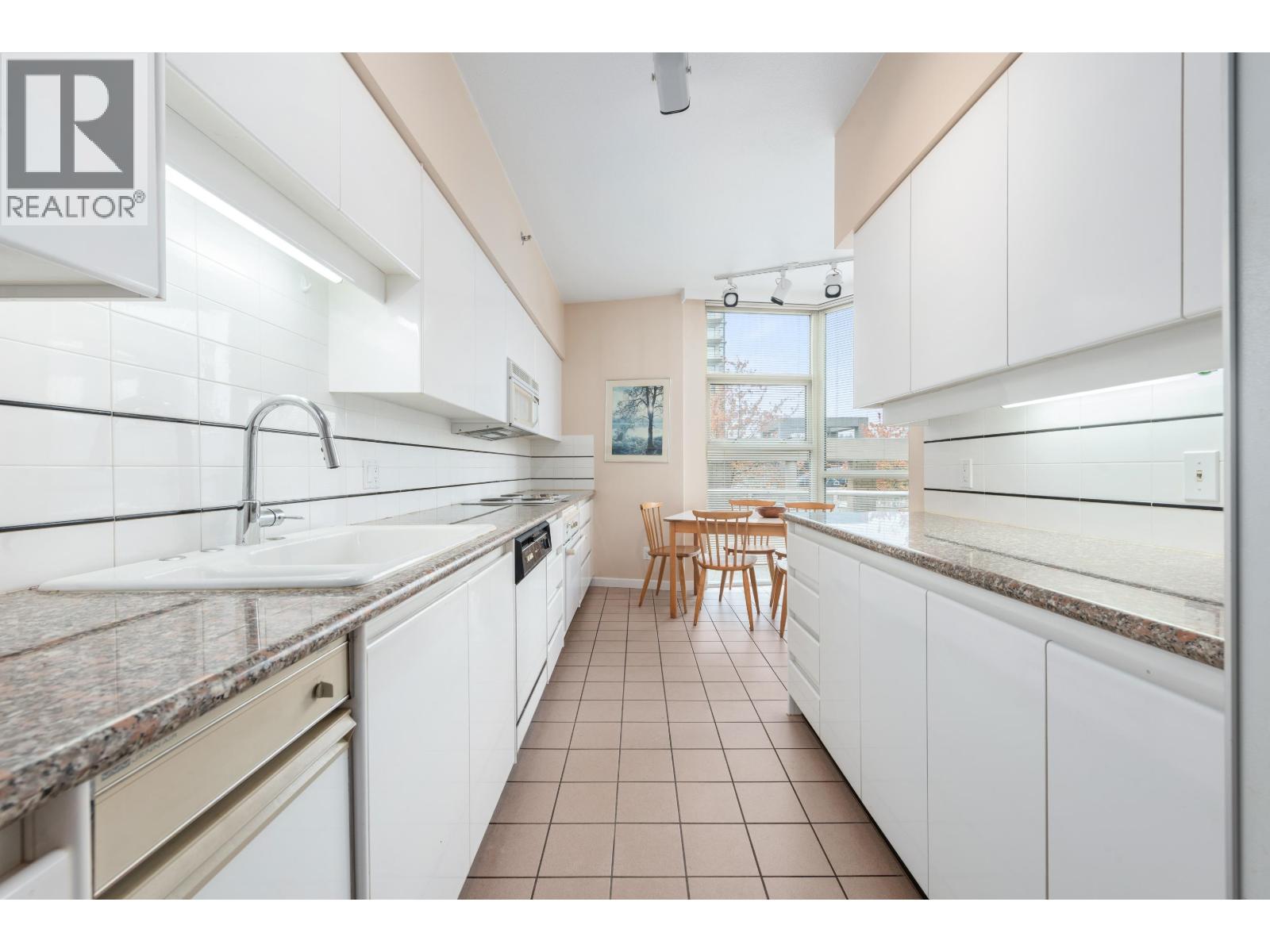 201 1788 W Georgia Street, Vancouver, British Columbia  V6G 2V7 - Photo 11 - R3063262