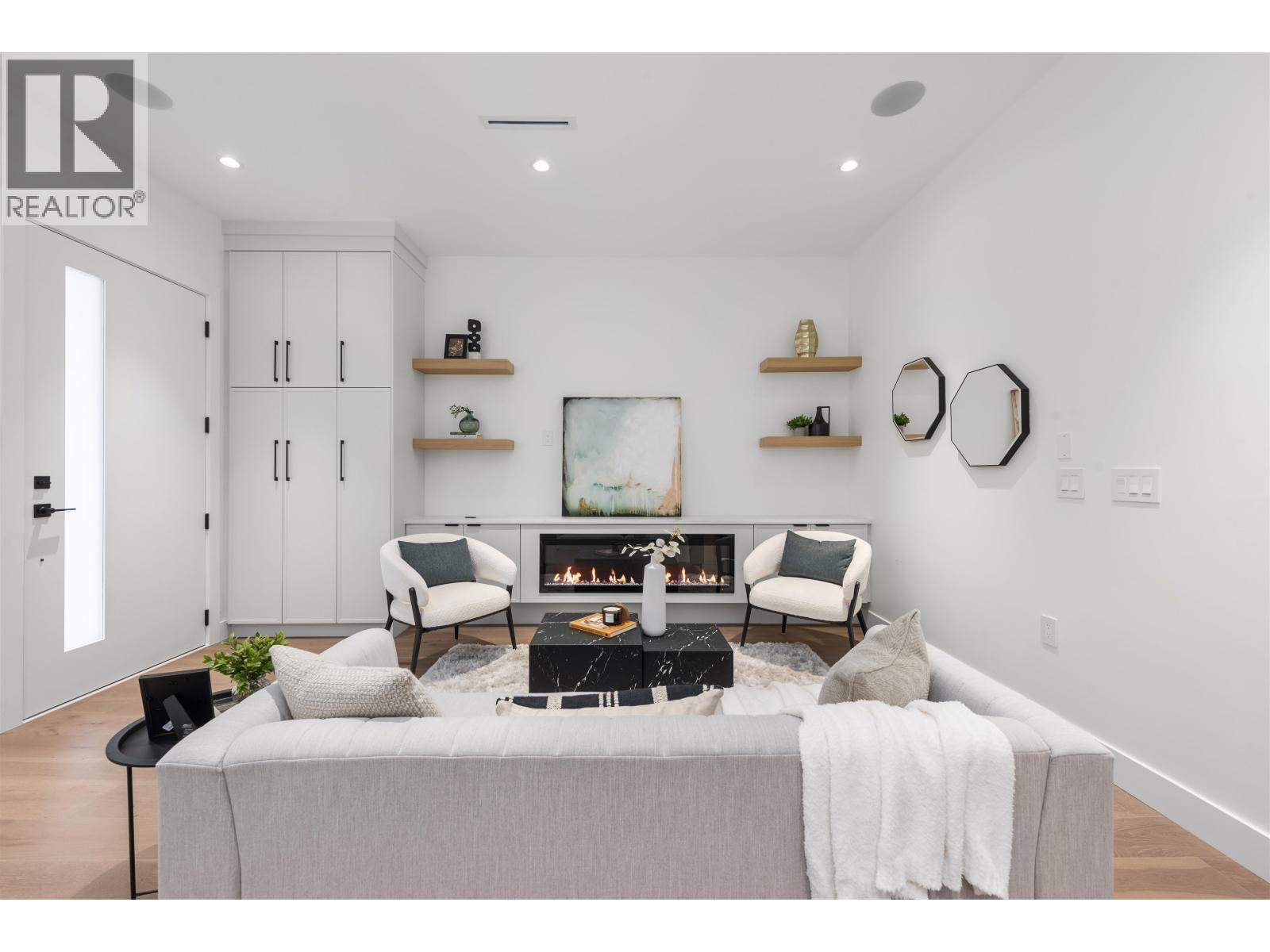 1 878 E 37 AVENUE, Vancouver, British Columbia