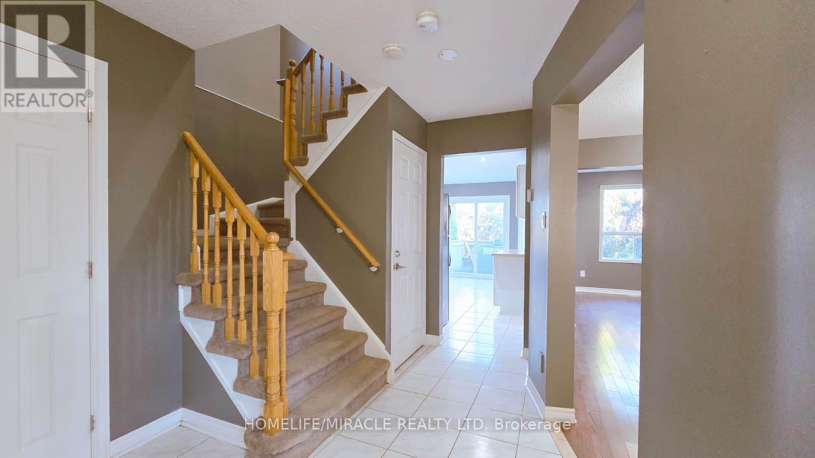 12 Gore Drive, Barrie (Ardagh), Ontario  L4N 8L3 - Photo 5 - S12491812