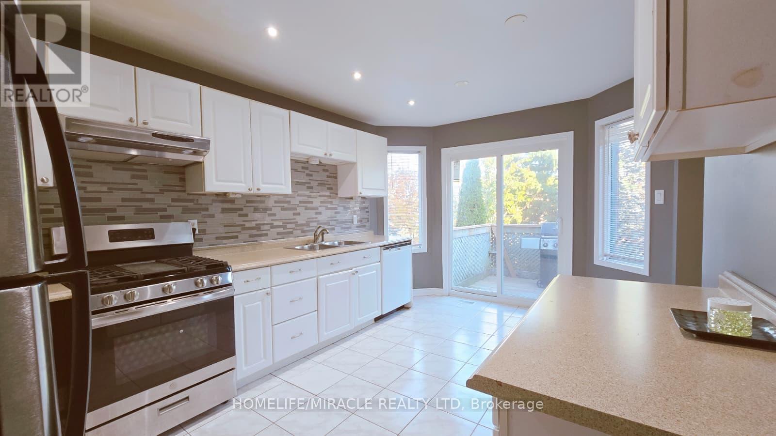 12 Gore Drive, Barrie (Ardagh), Ontario  L4N 8L3 - Photo 8 - S12491812