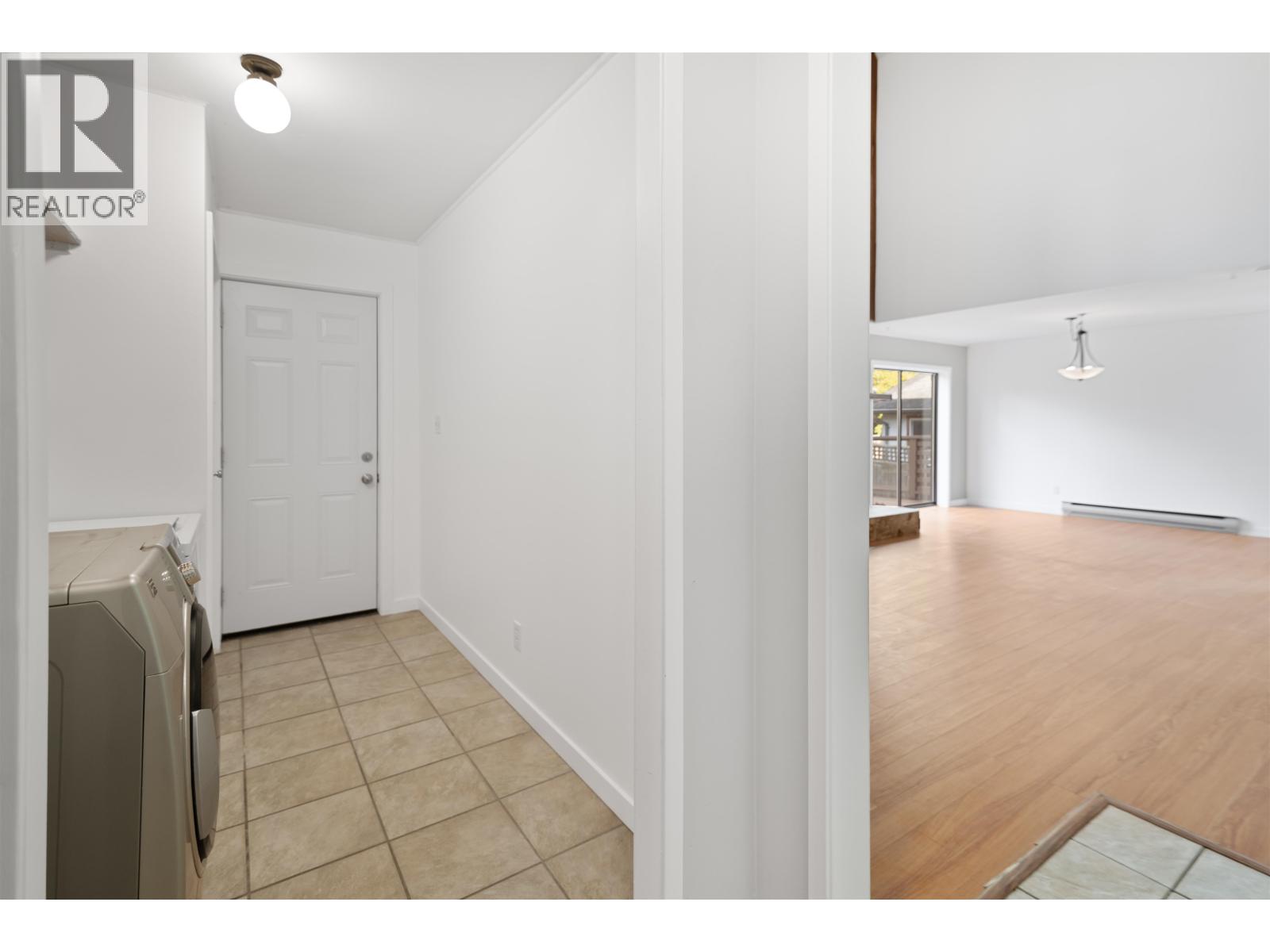 786 Creekside Crescent, Gibsons, British Columbia  V0N 1V9 - Photo 4 - R3063274