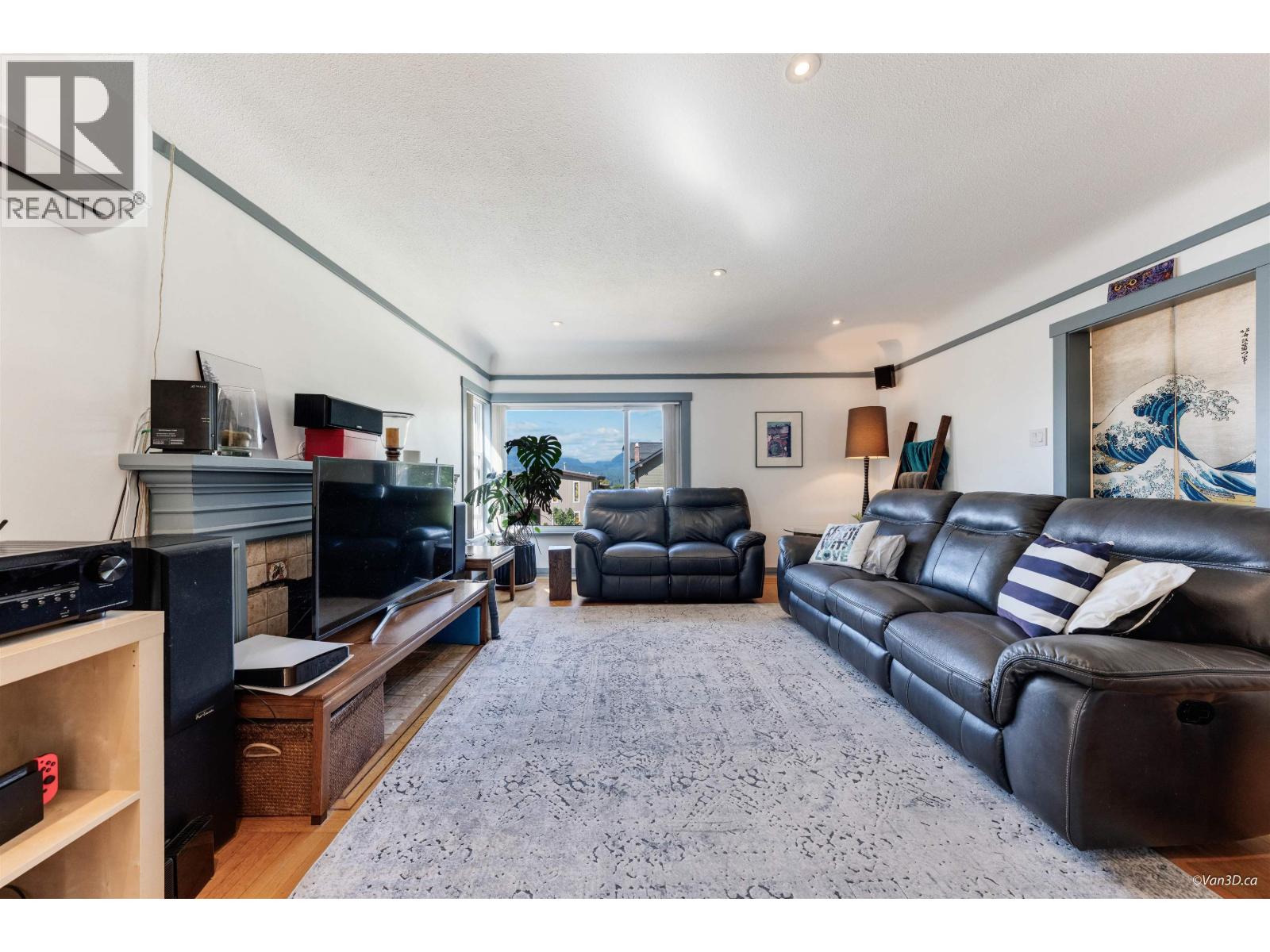 3726 Trinity Street, Burnaby, British Columbia  V5C 1N2 - Photo 3 - R3063294