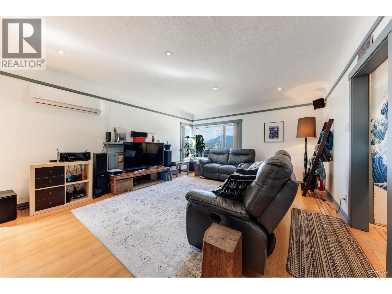 3726 Trinity Street, Burnaby, British Columbia  V5C 1N2 - Photo 4 - R3063294