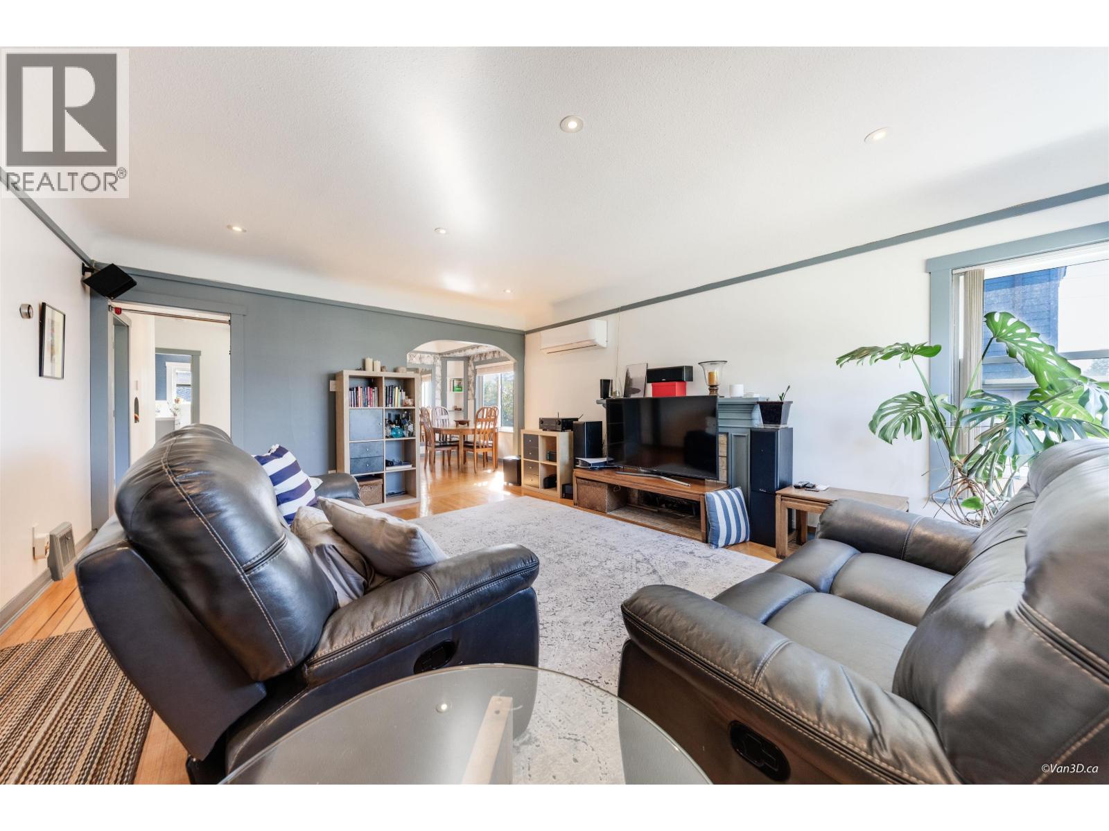 3726 Trinity Street, Burnaby, British Columbia  V5C 1N2 - Photo 5 - R3063294