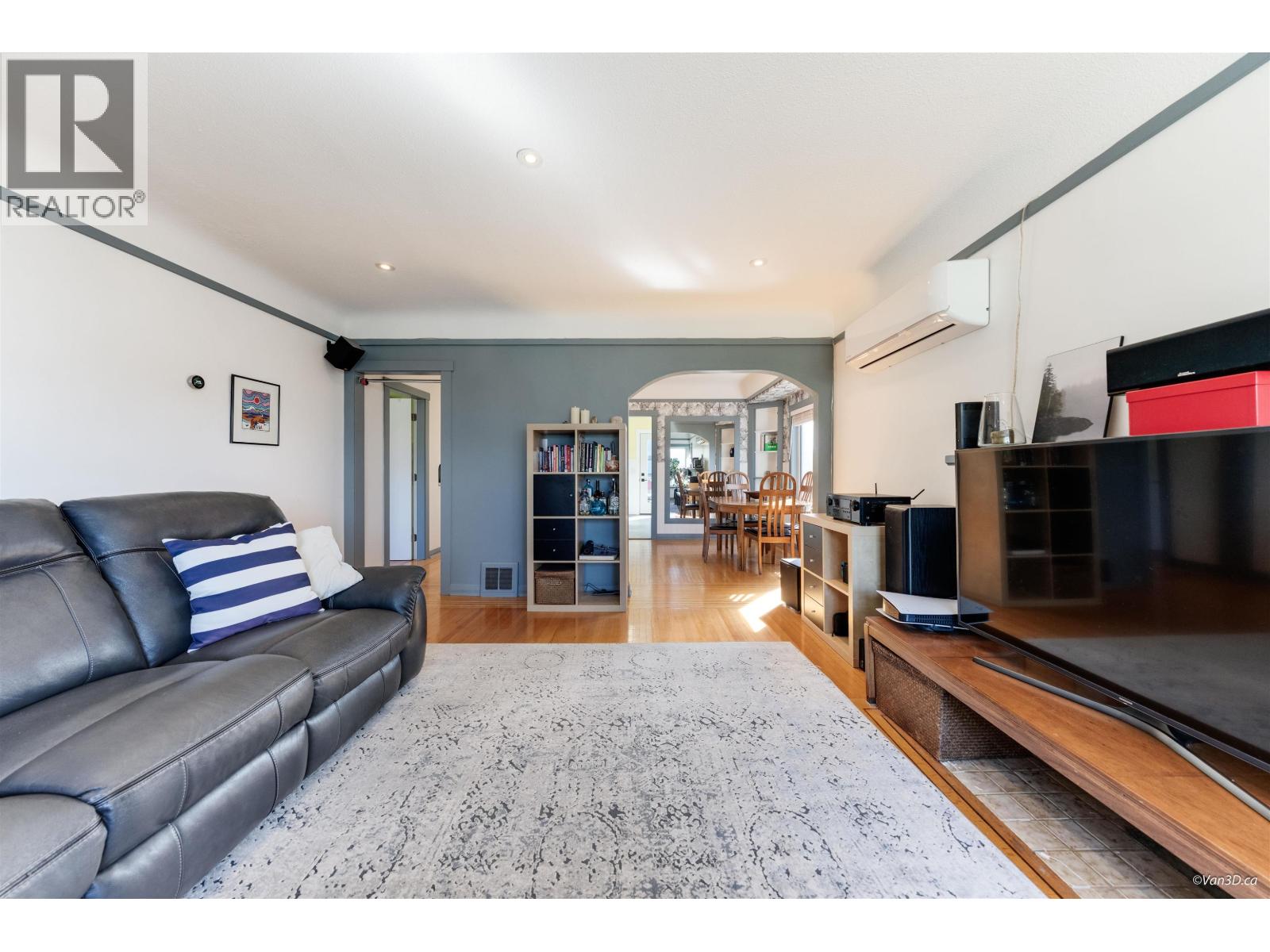 3726 Trinity Street, Burnaby, British Columbia  V5C 1N2 - Photo 6 - R3063294