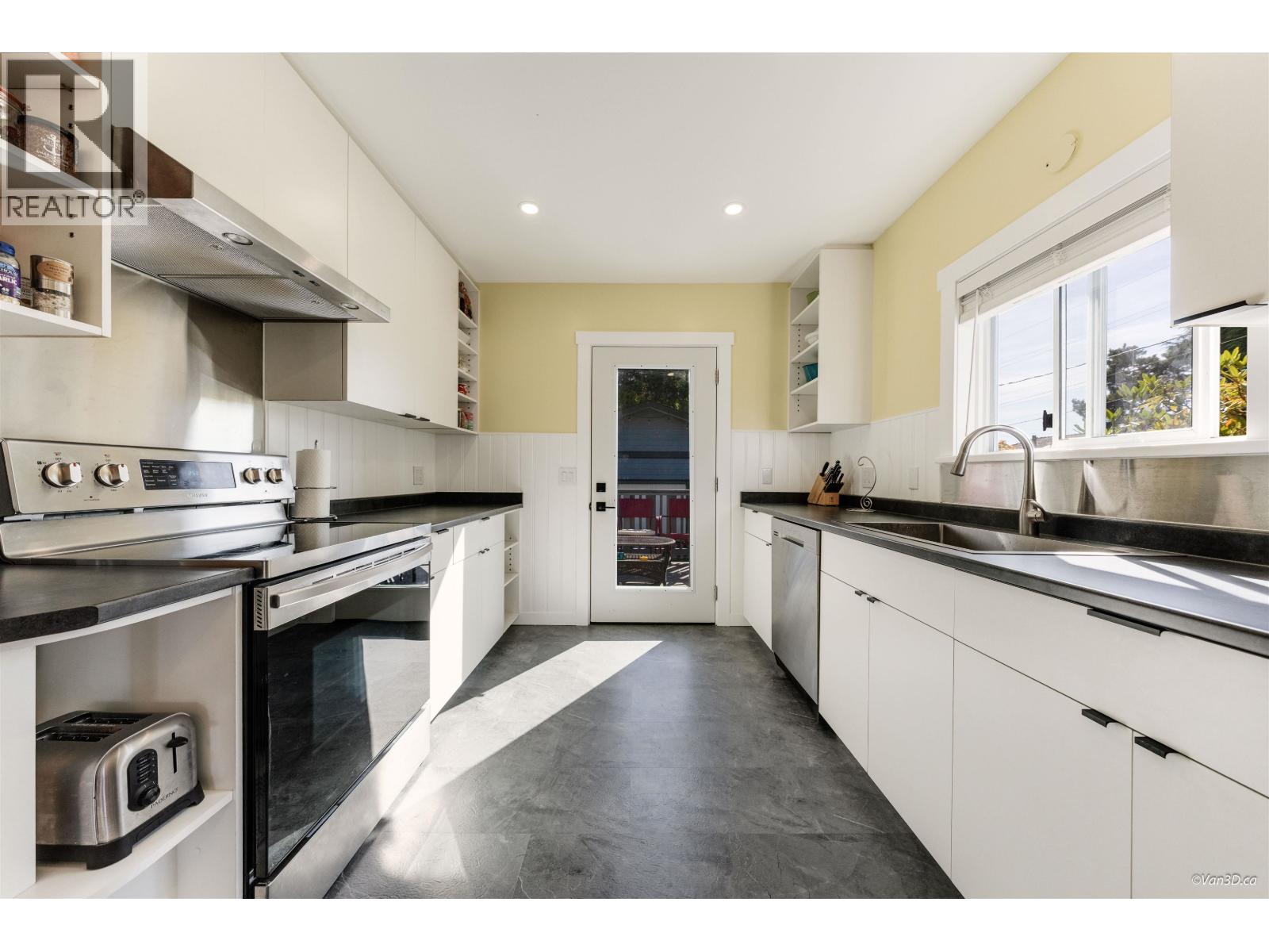 3726 Trinity Street, Burnaby, British Columbia  V5C 1N2 - Photo 9 - R3063294